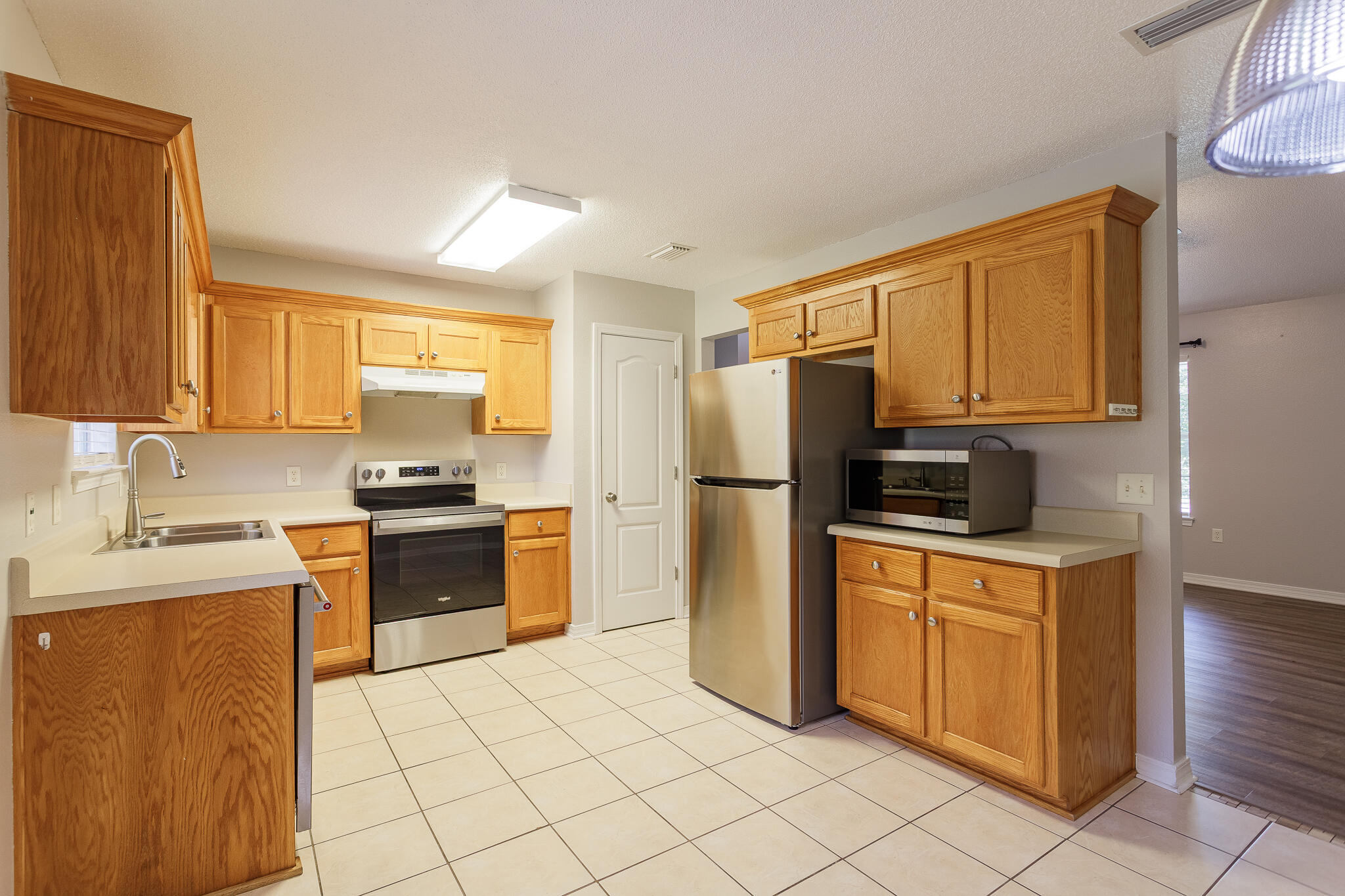 COUNTRY CLUB ESTATES - Residential