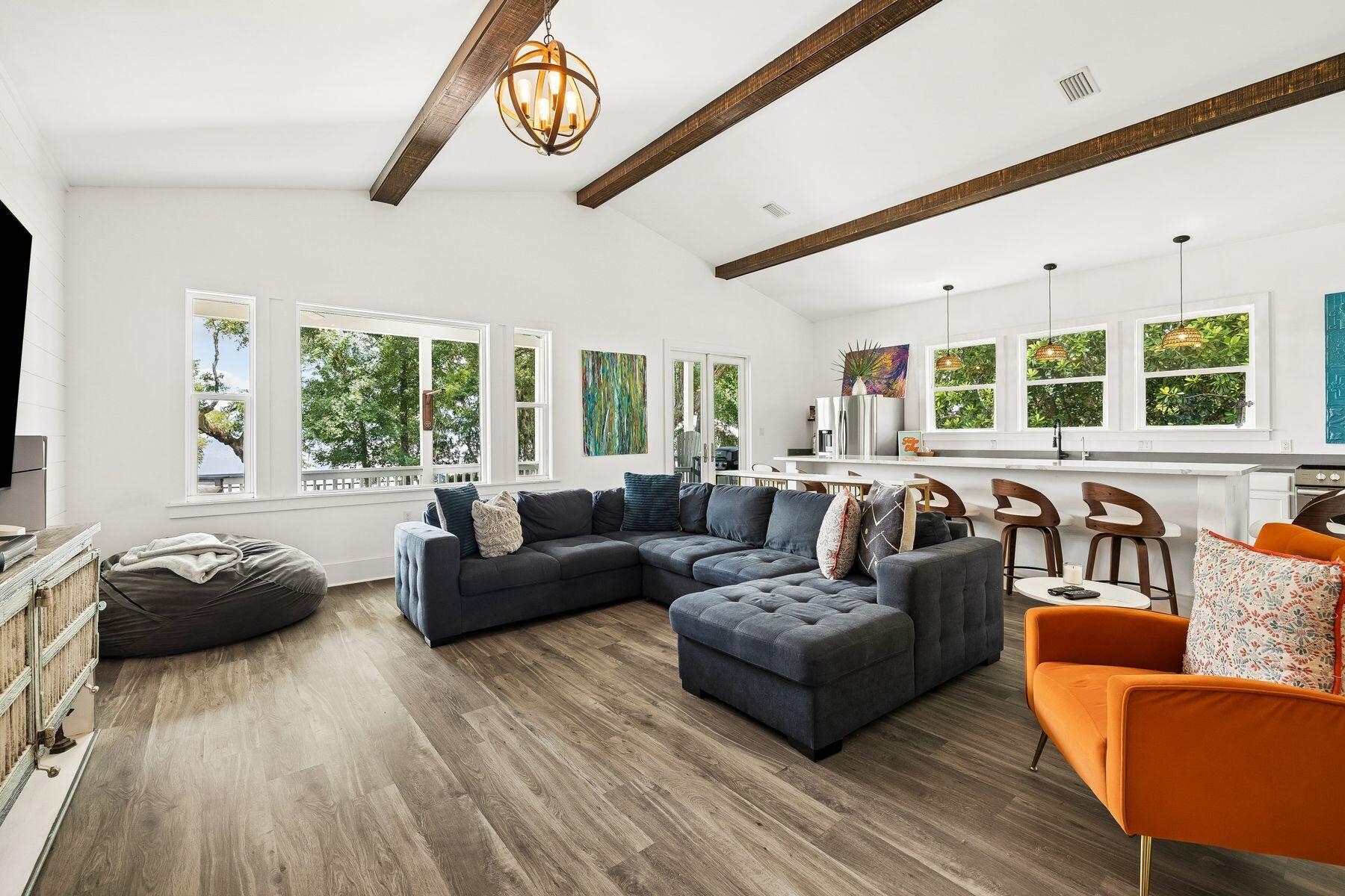 MAGNOLIA BEACH - Residential