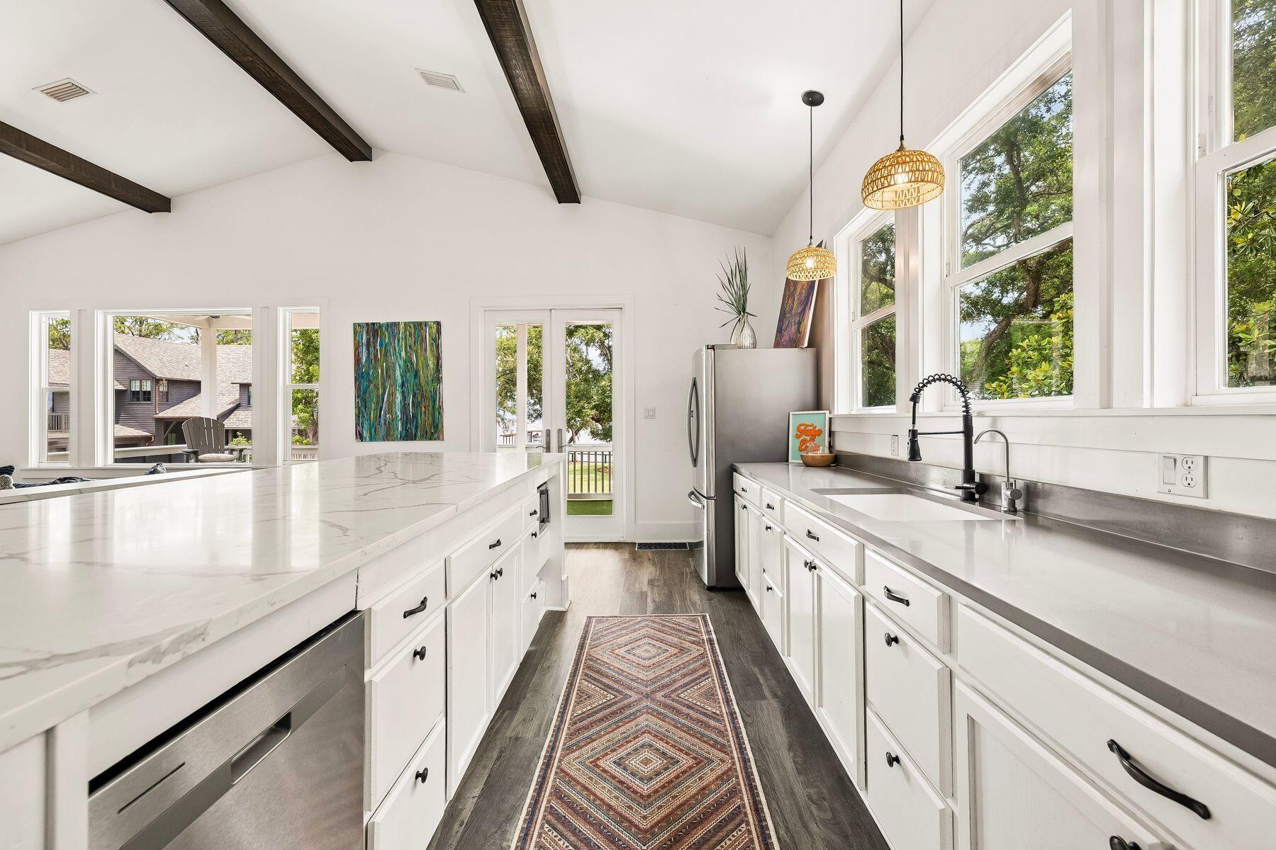 MAGNOLIA BEACH - Residential