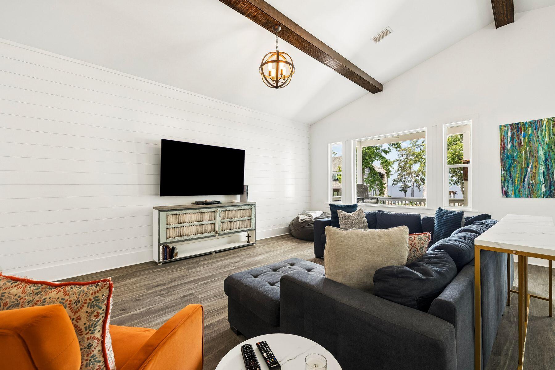 MAGNOLIA BEACH - Residential