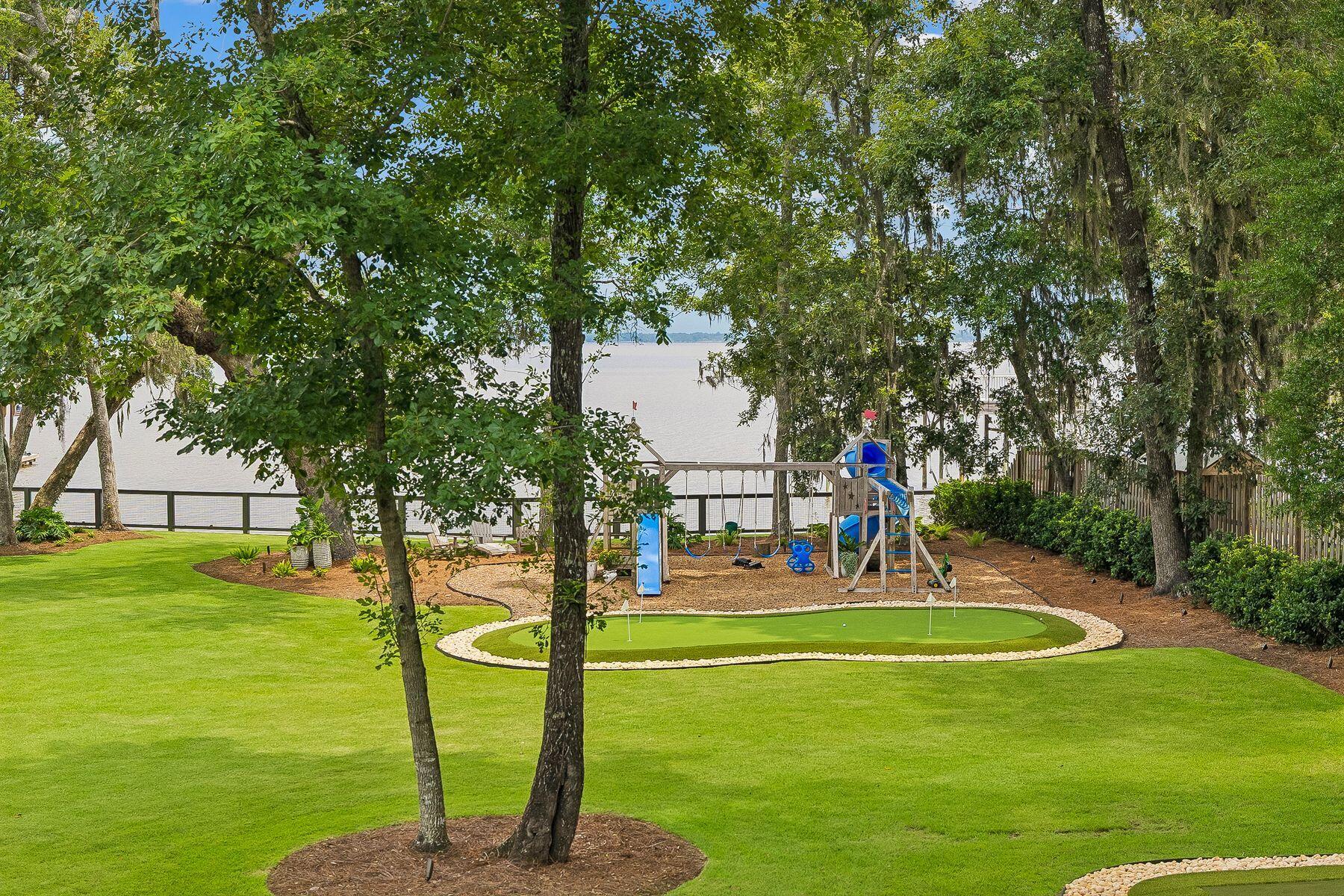 MAGNOLIA BEACH - Residential