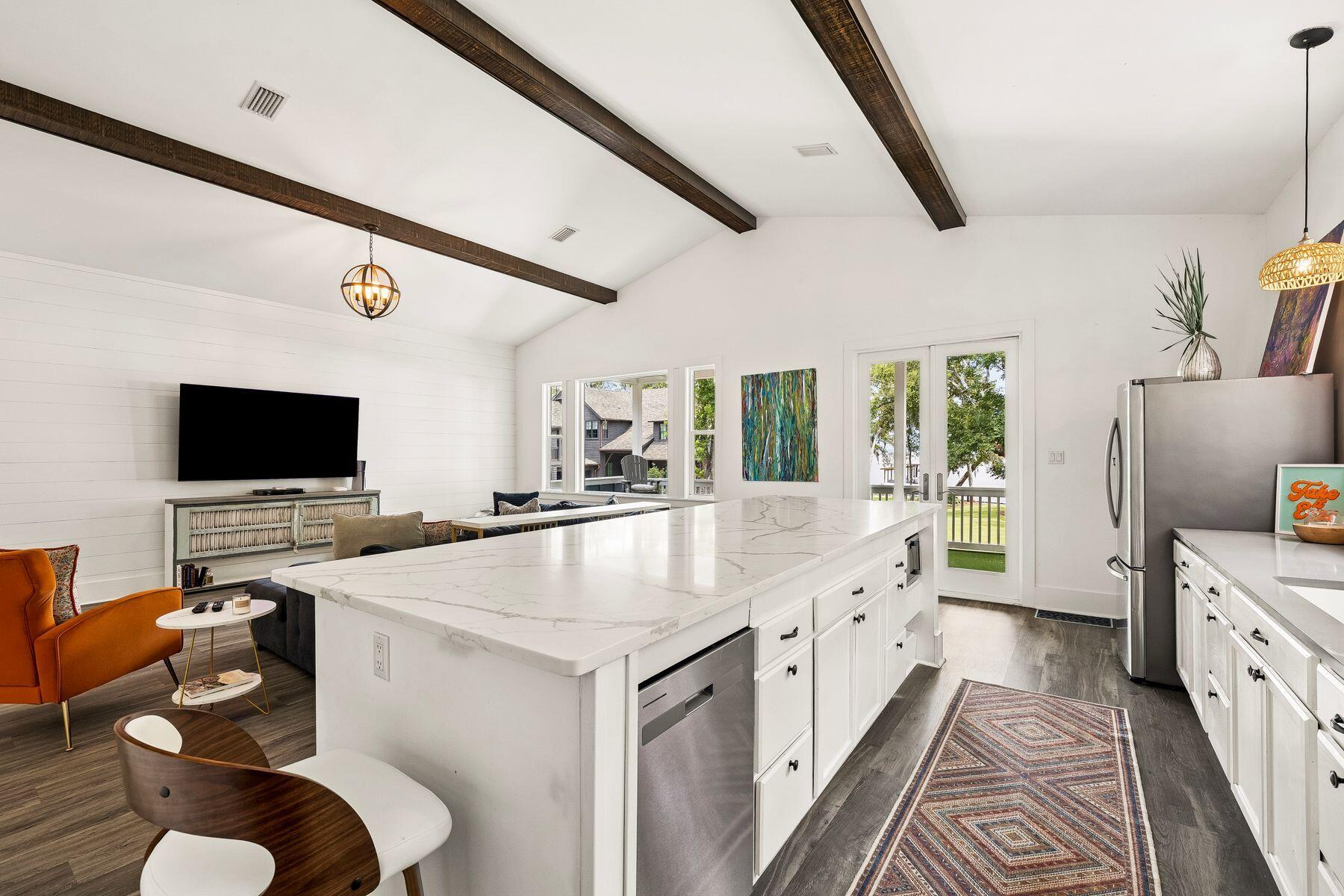 MAGNOLIA BEACH - Residential