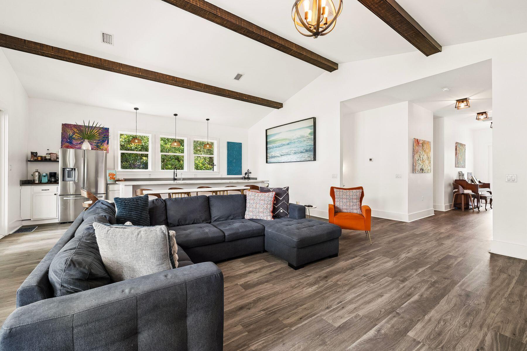 MAGNOLIA BEACH - Residential