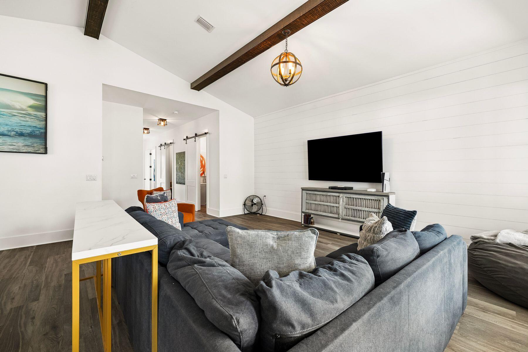 MAGNOLIA BEACH - Residential