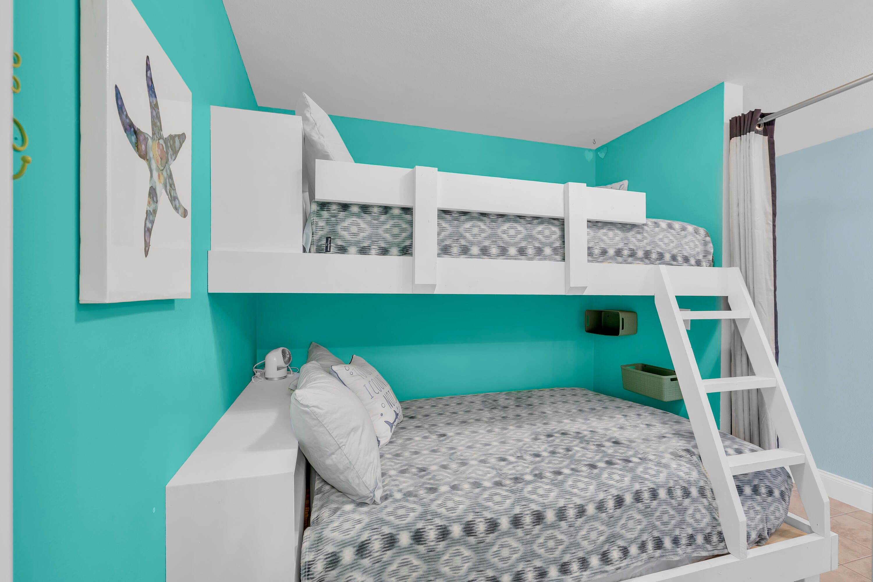 LAKETOWN WHARF - Residential