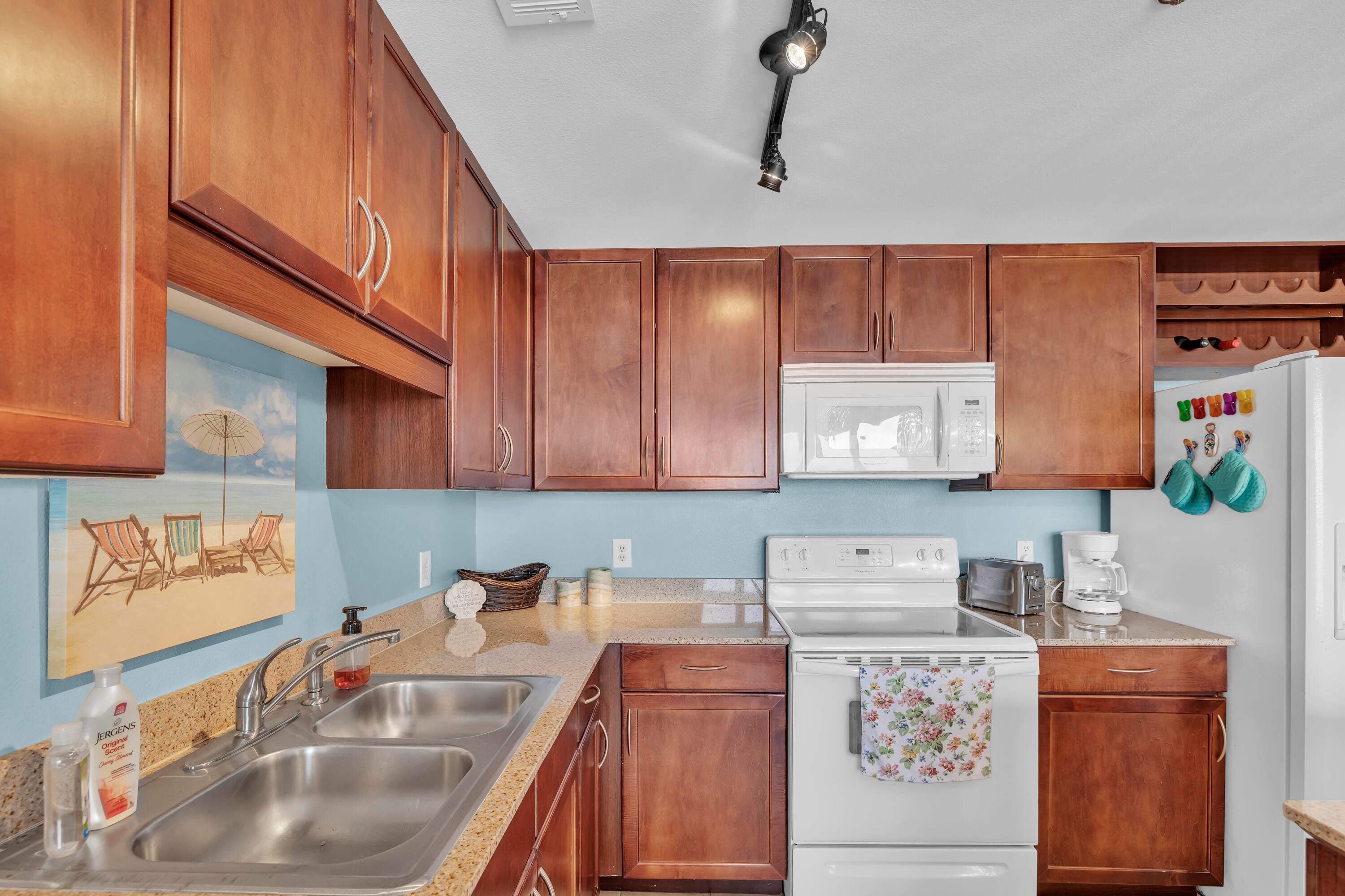 LAKETOWN WHARF - Residential