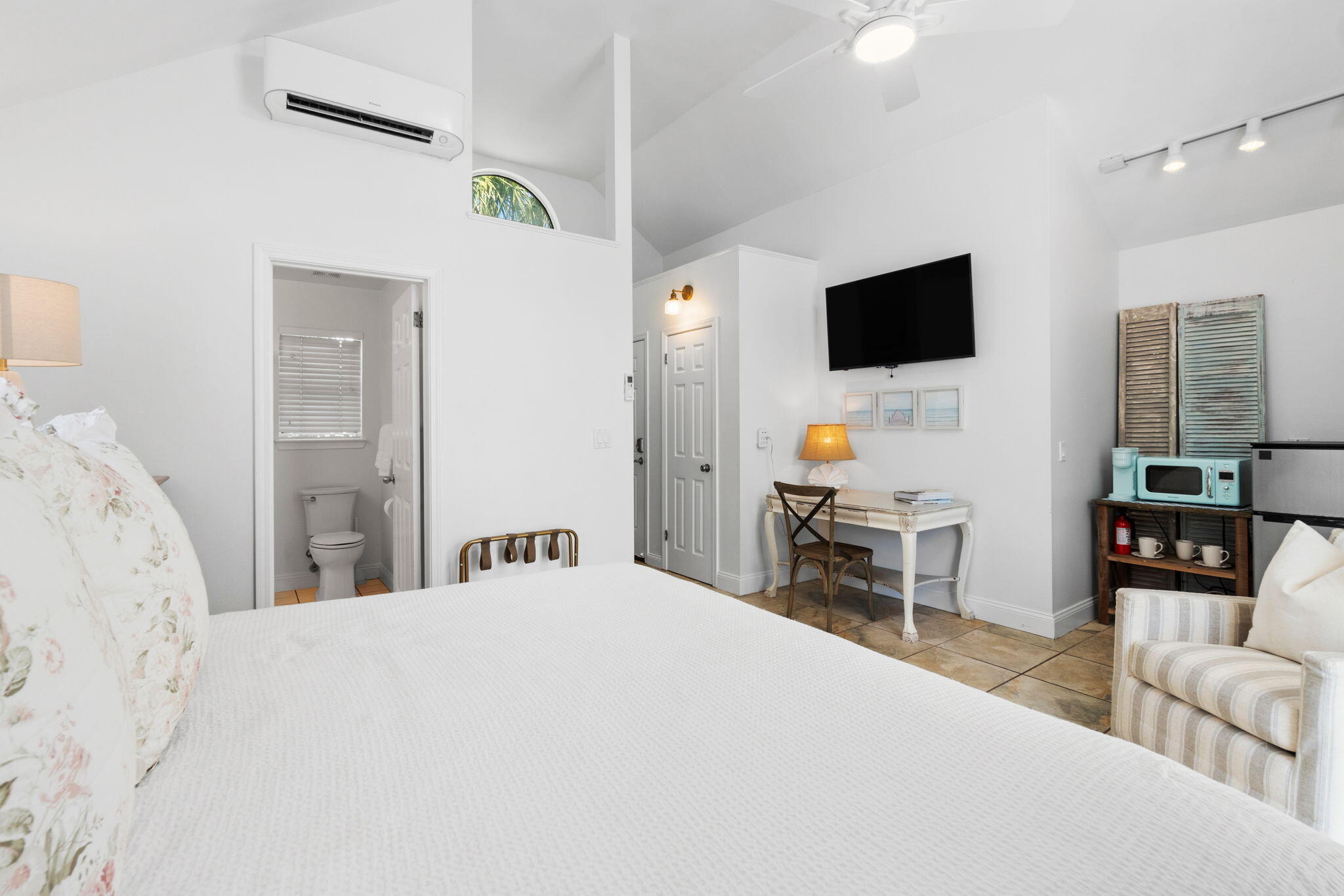 NANTUCKET COTTAGES - Residential
