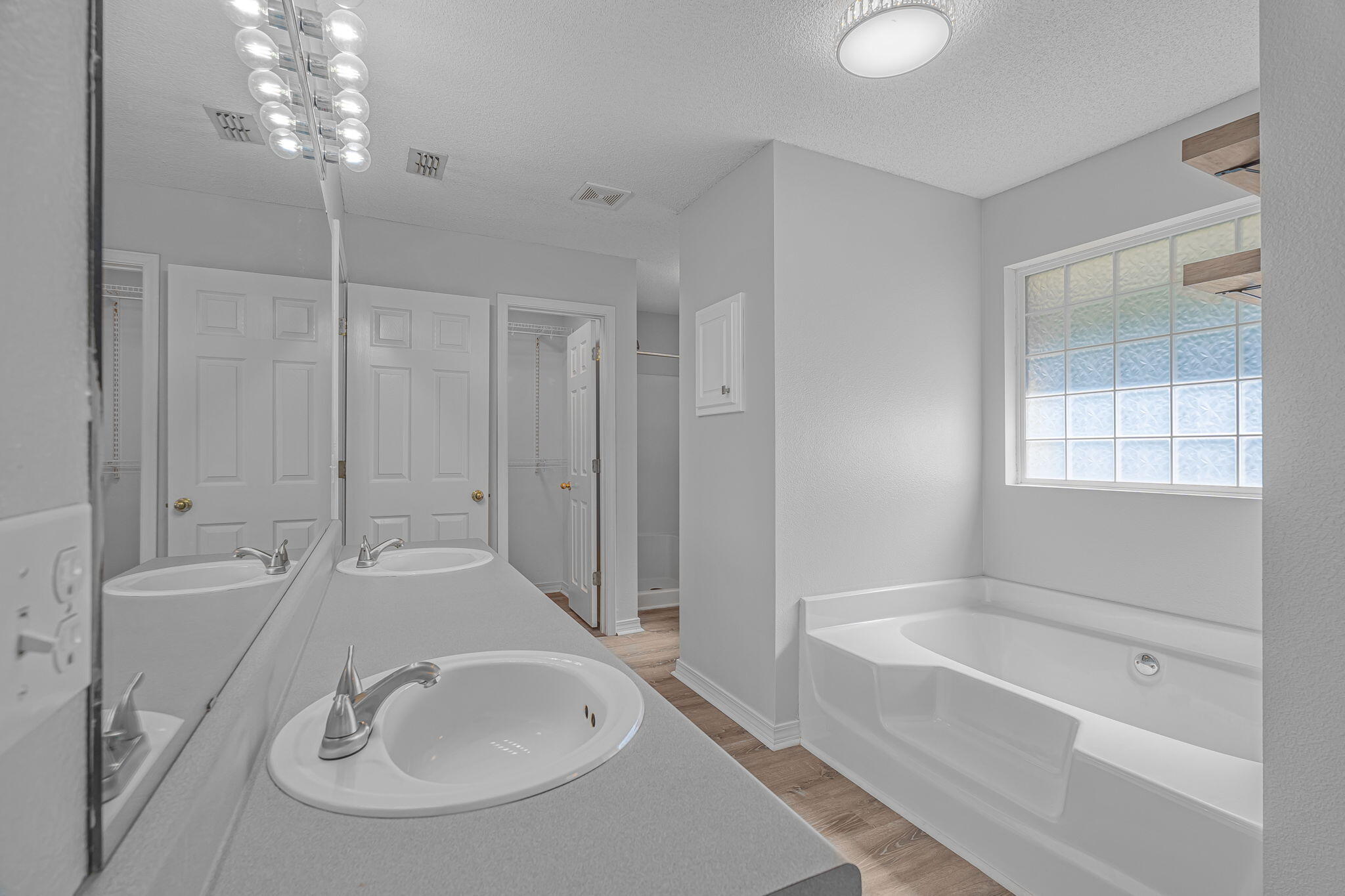 HOLLEY BY THE SEA - Residential