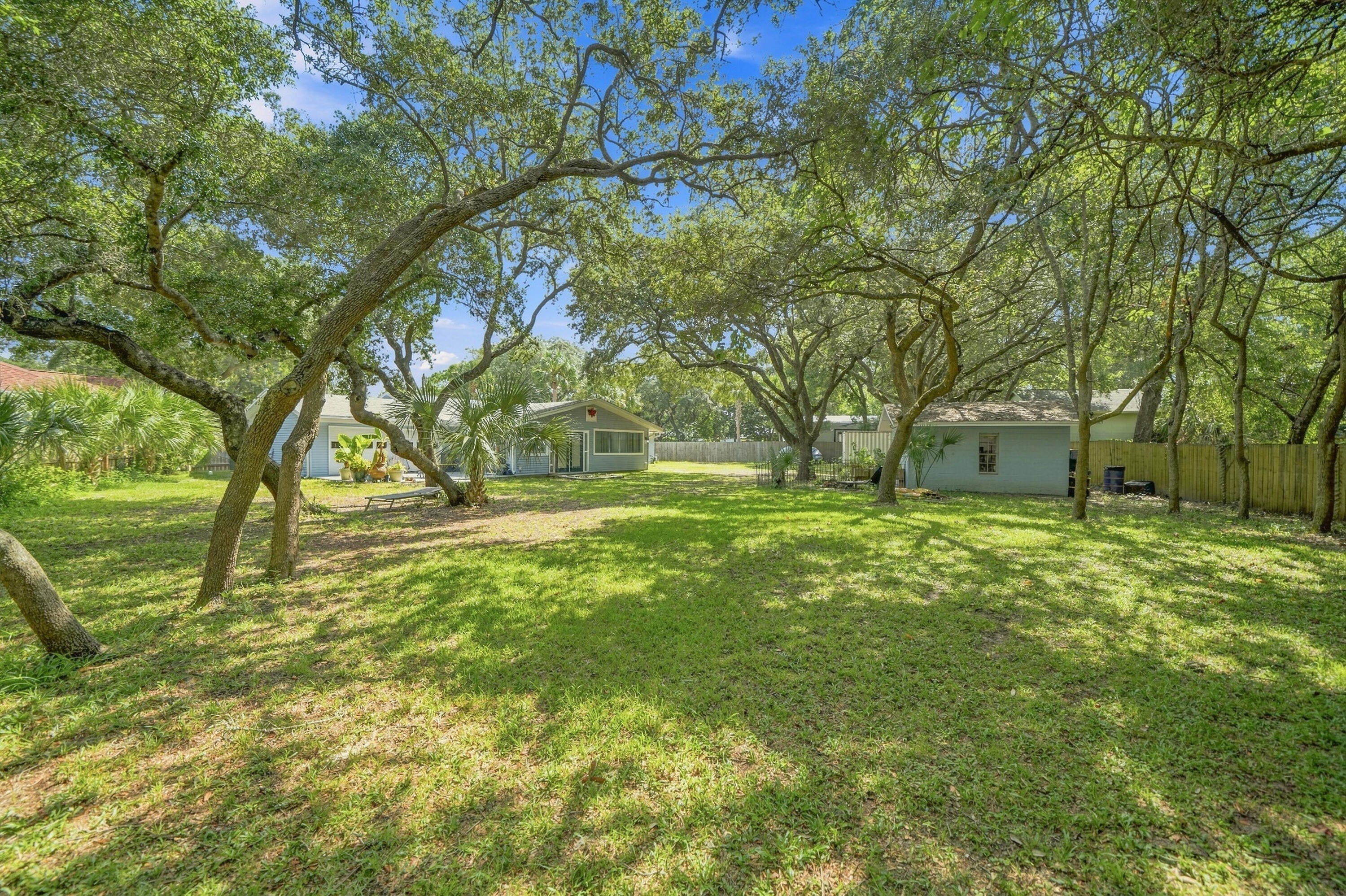 ELLIOTTS POINT 4TH ADDN - Residential Lease