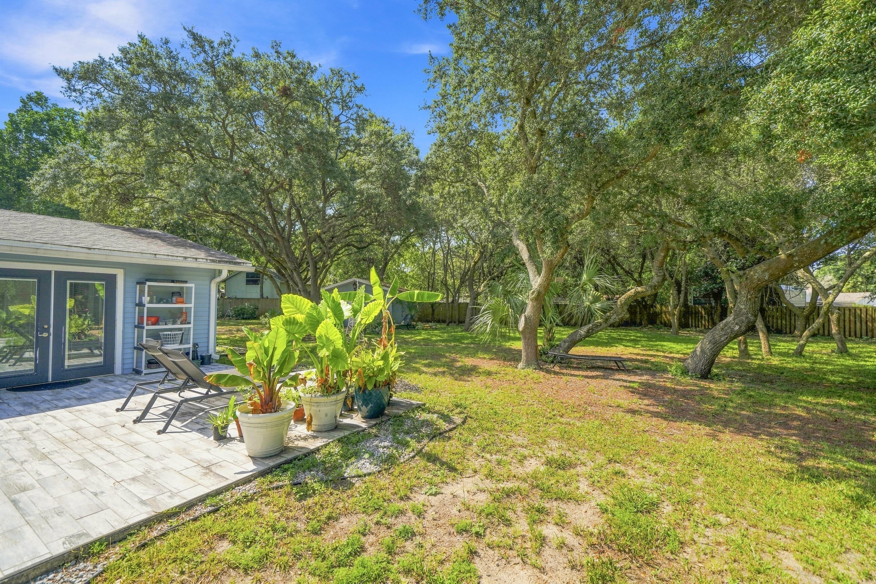 ELLIOTTS POINT 4TH ADDN - Residential Lease