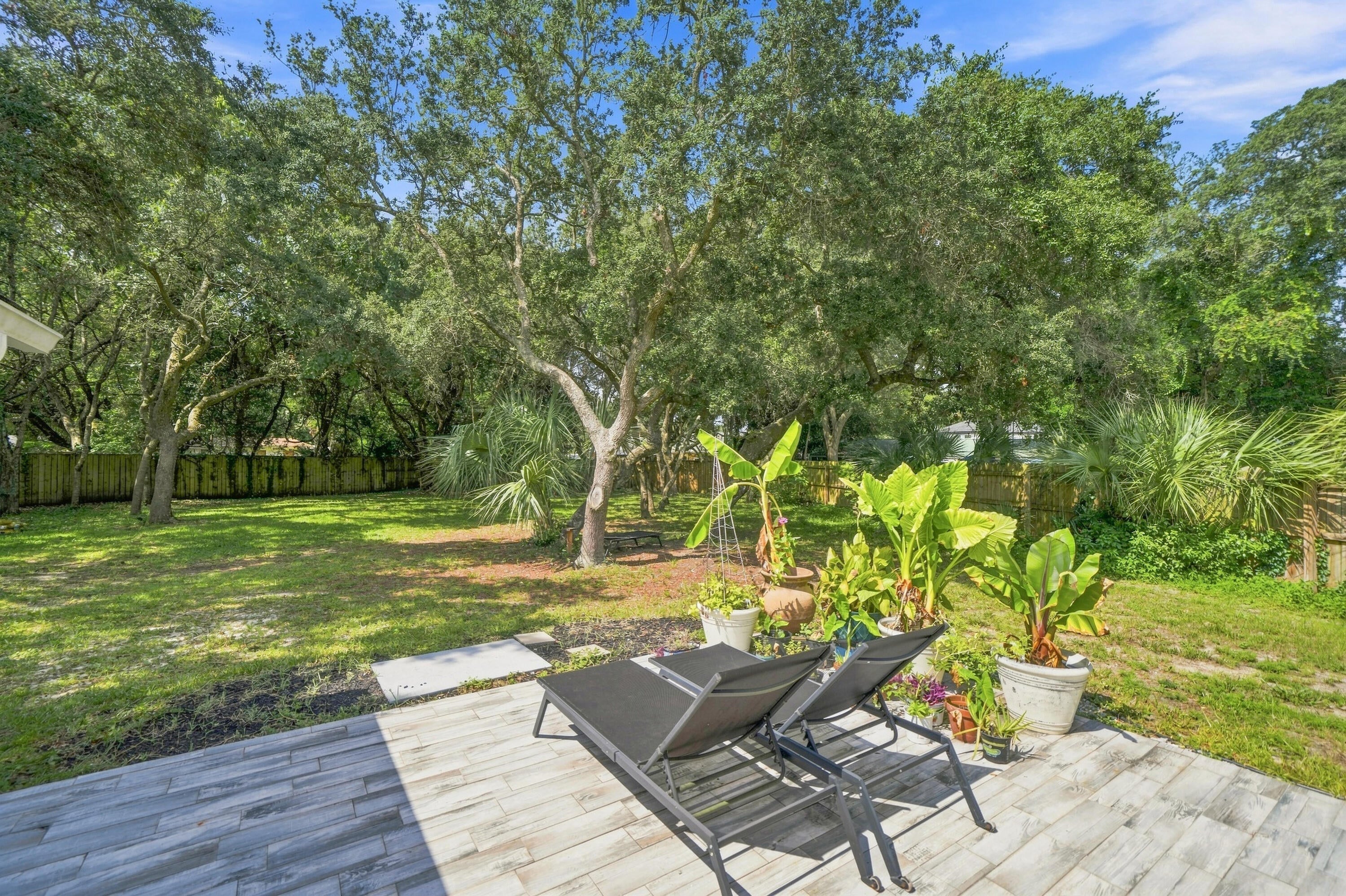 ELLIOTTS POINT 4TH ADDN - Residential Lease