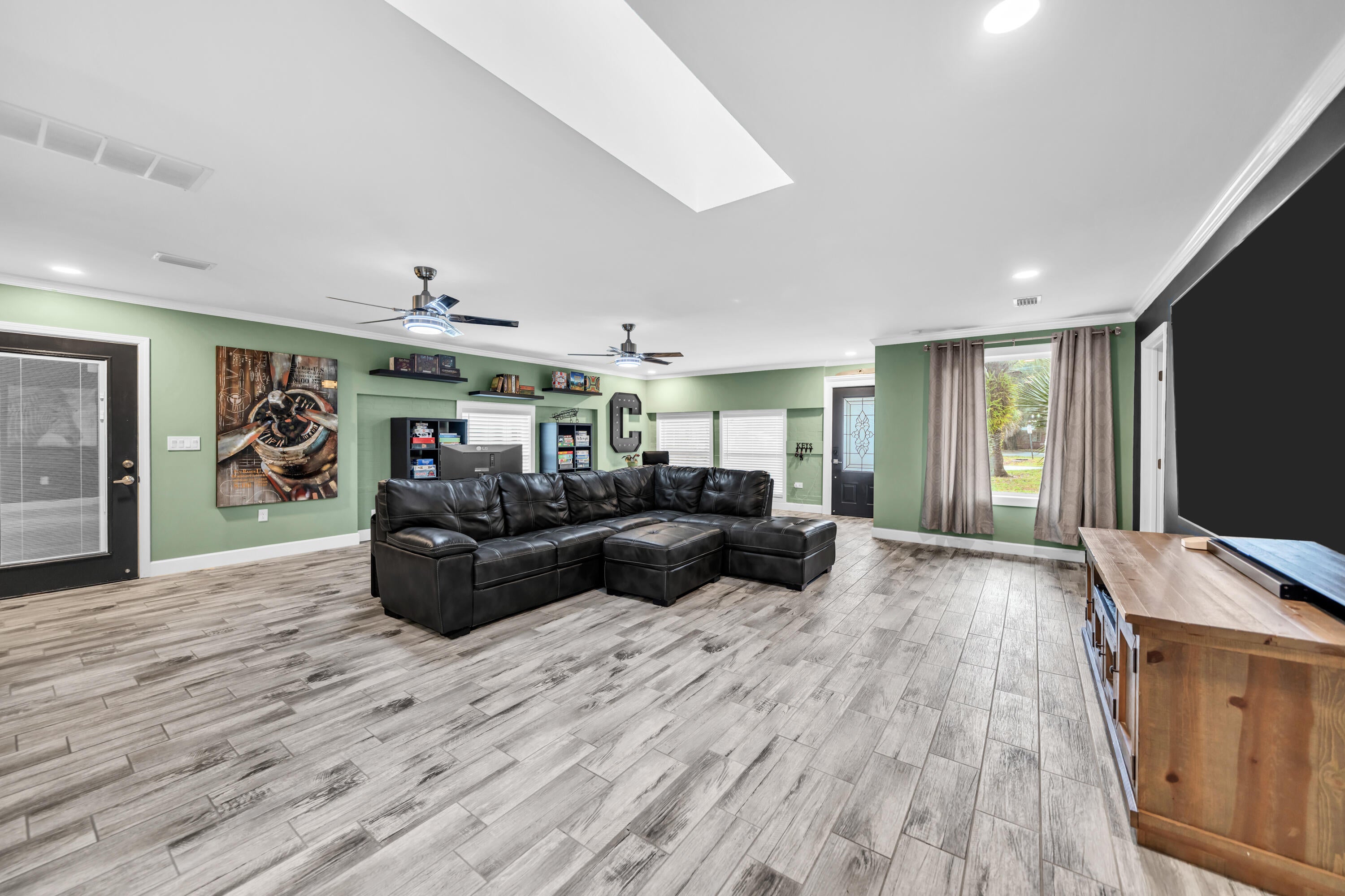 ELLIOTTS POINT 4TH ADDN - Residential Lease