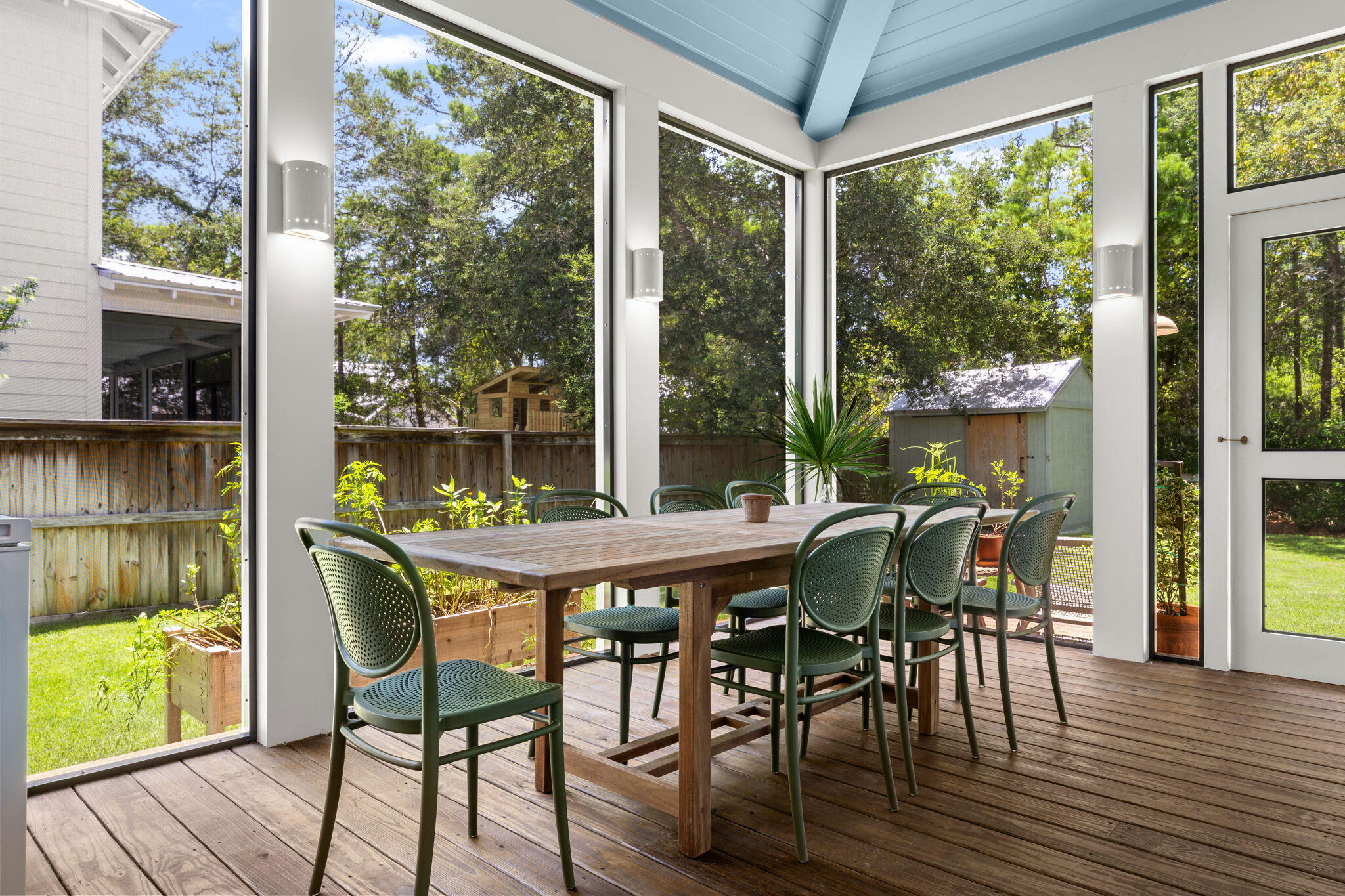 MAGNOLIA BEACH - Residential