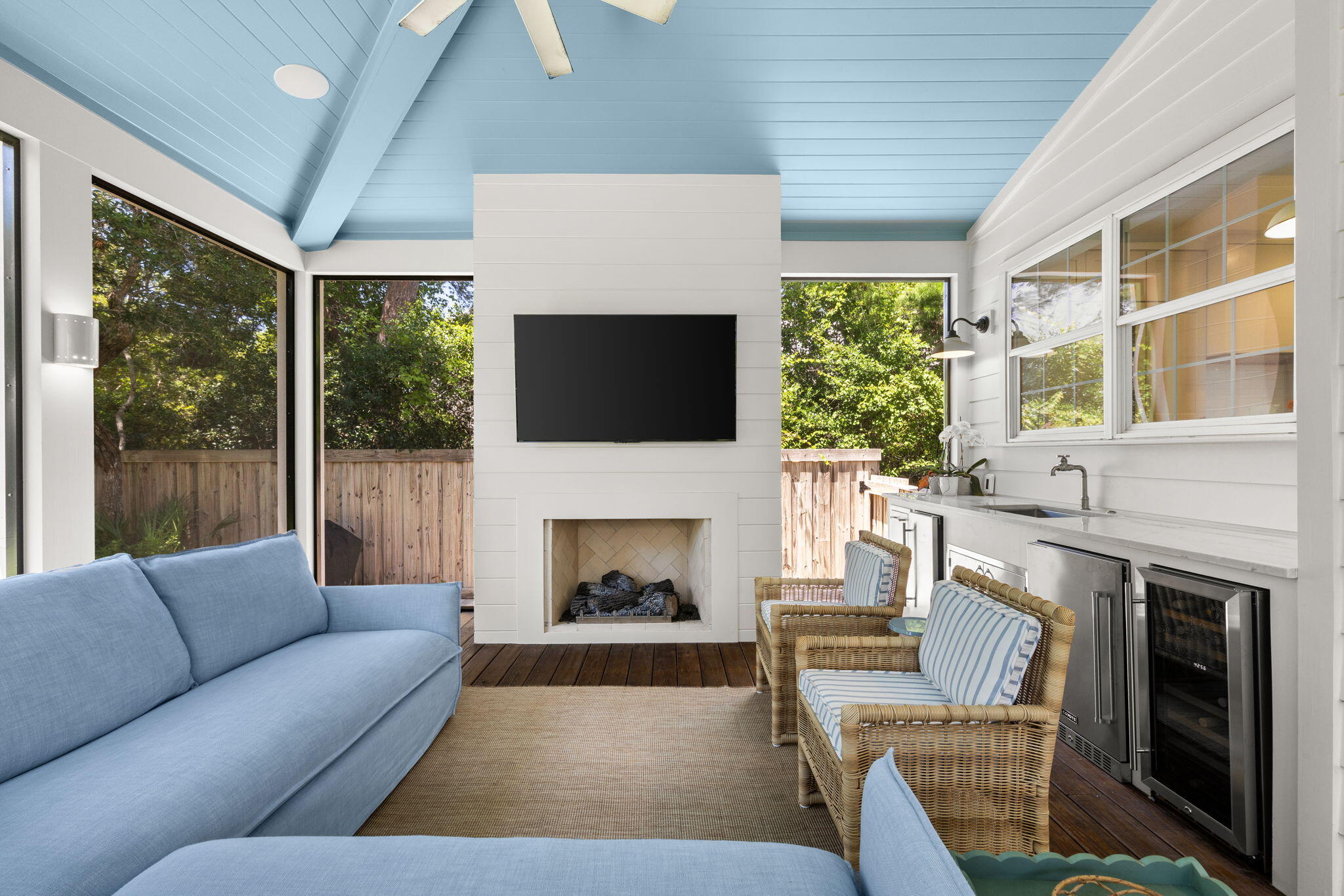 MAGNOLIA BEACH - Residential
