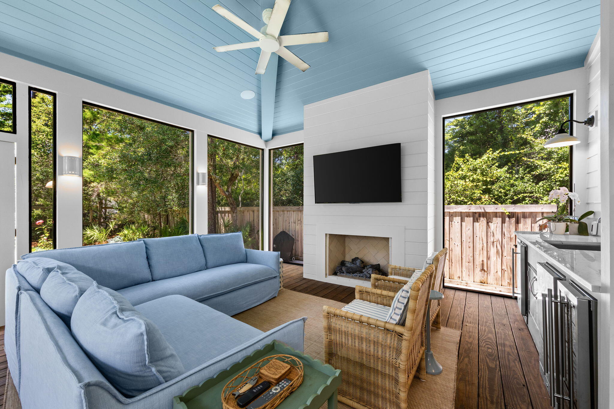 MAGNOLIA BEACH - Residential