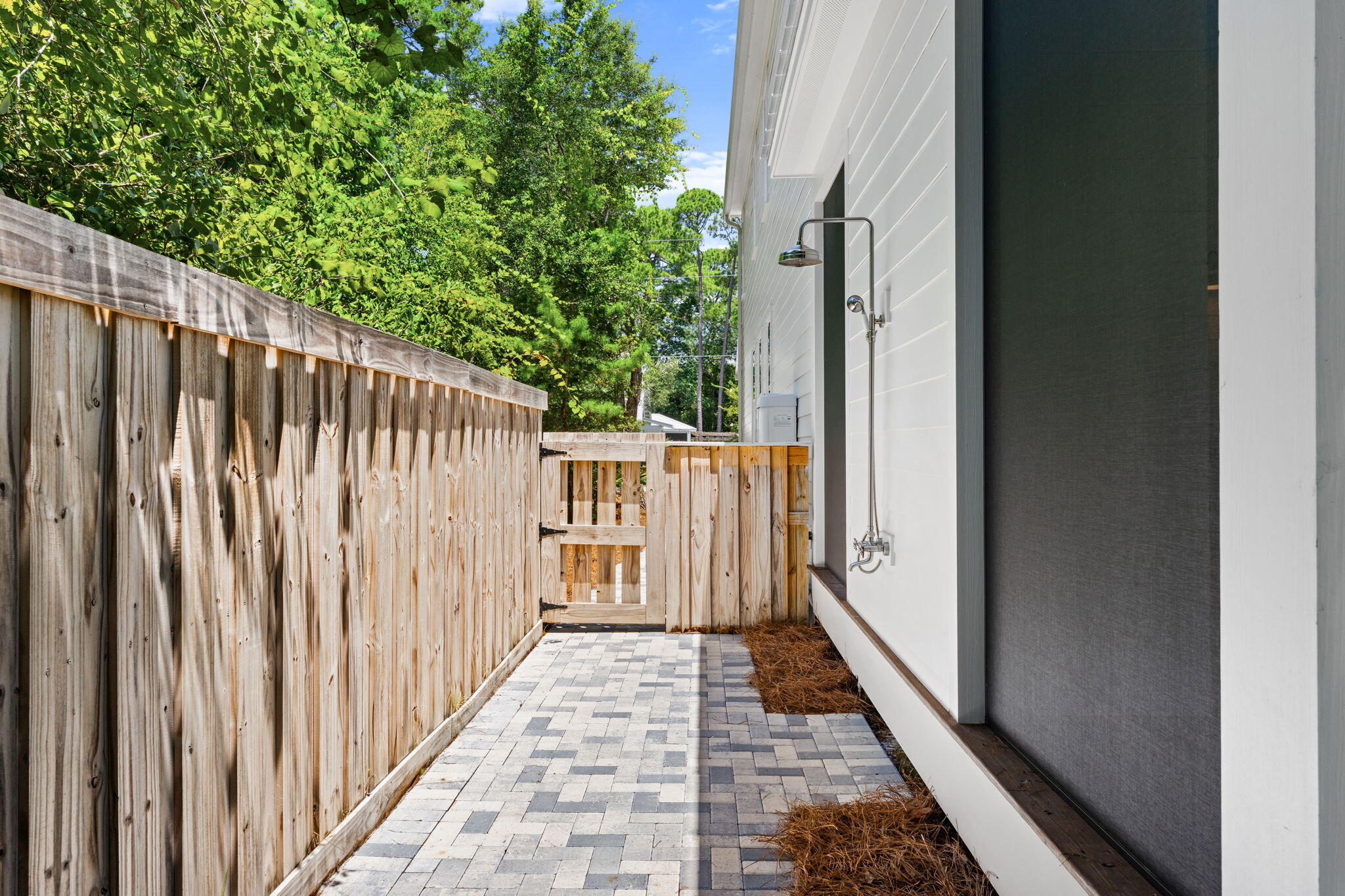 MAGNOLIA BEACH - Residential