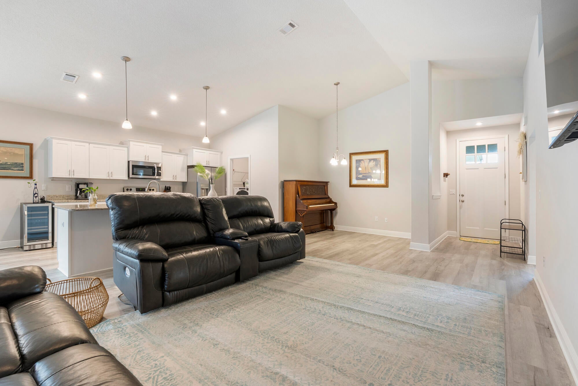 Riverwalk - Residential Lease