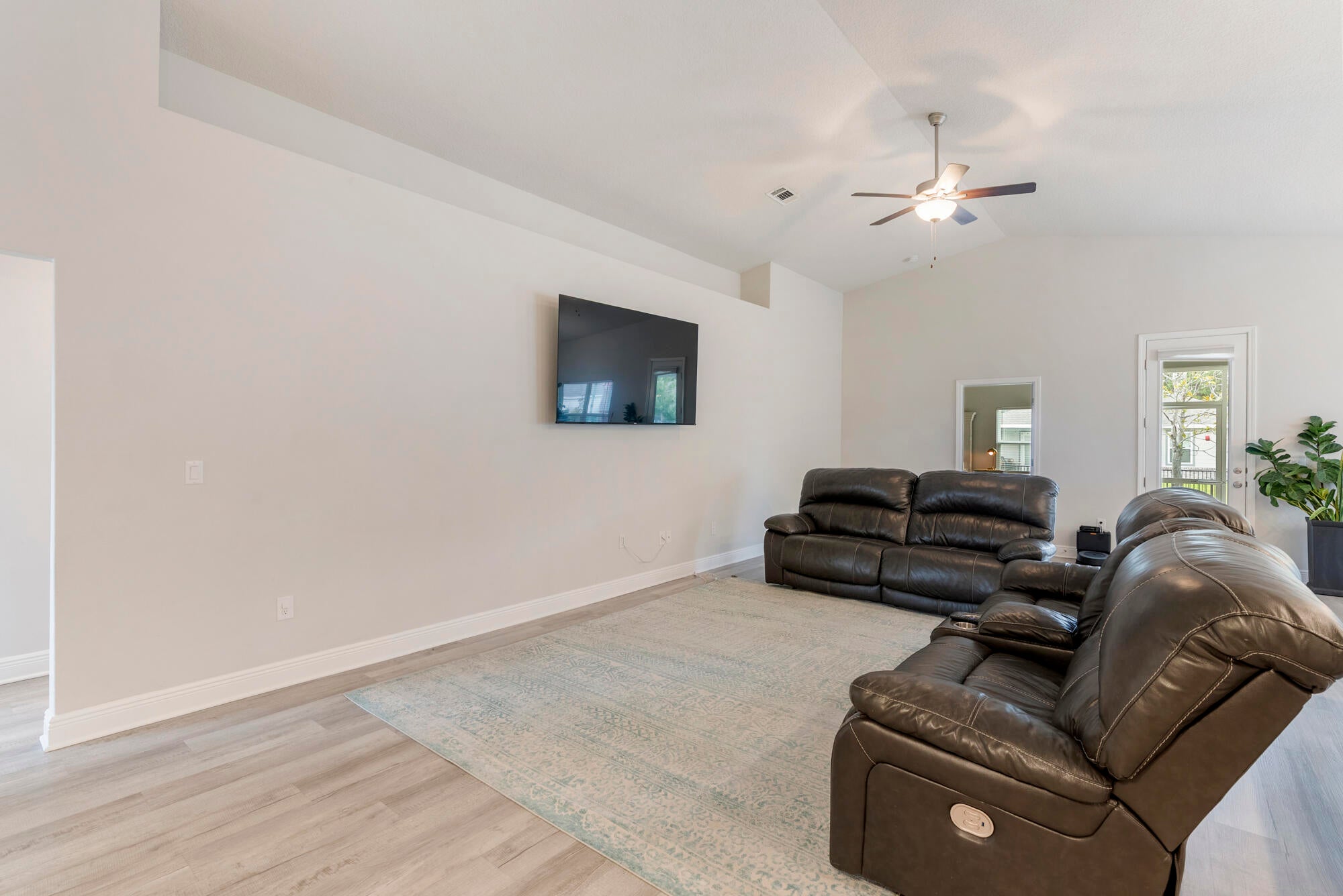 Riverwalk - Residential Lease