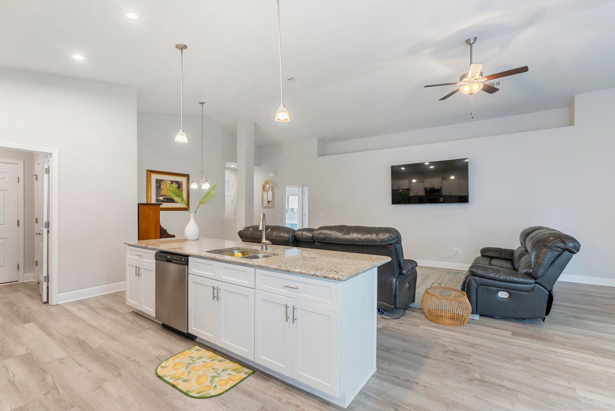 Riverwalk - Residential Lease