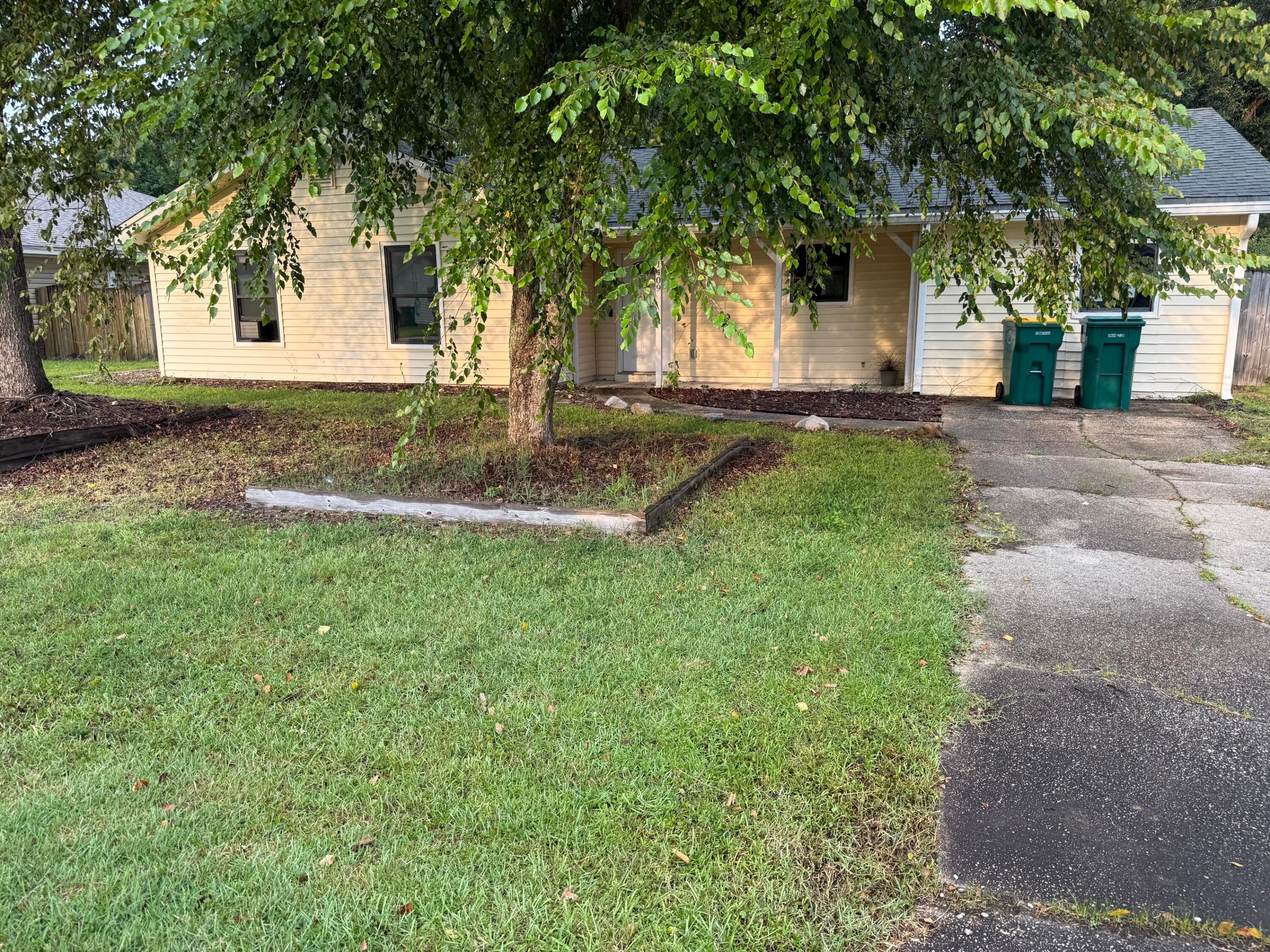 Located just outside of the busy city. Convenient access to groceries, shopping and dining. Buyer to verify all pertinent information including lot dimensions and square footage. Home is being sold AS IS.