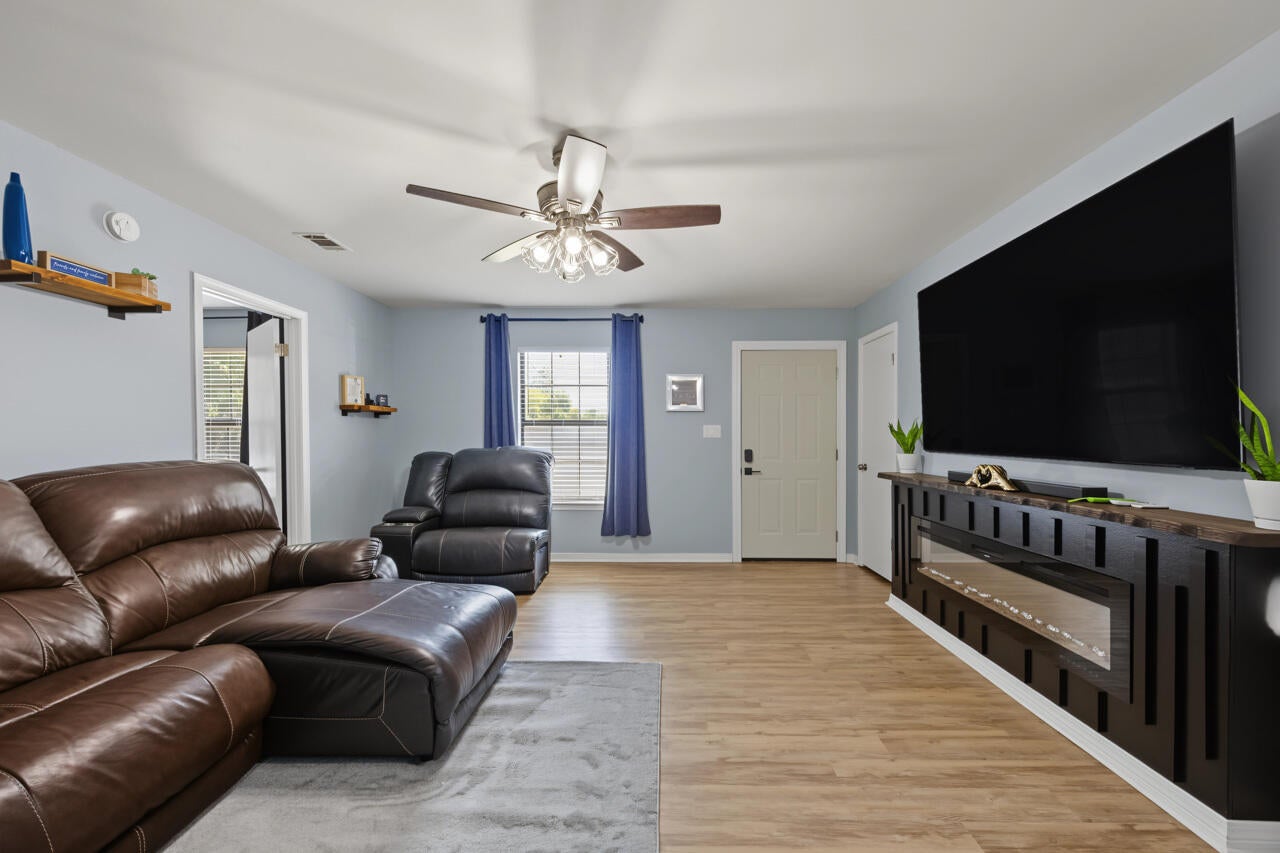 CRESTVIEW SUBURB (231000.00) - Residential