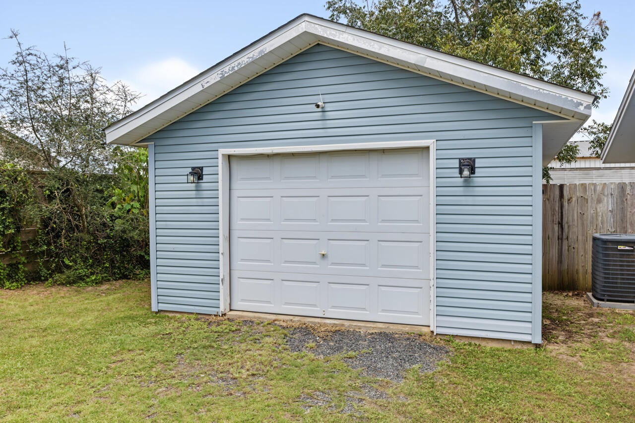 CRESTVIEW SUBURB (231000.00) - Residential