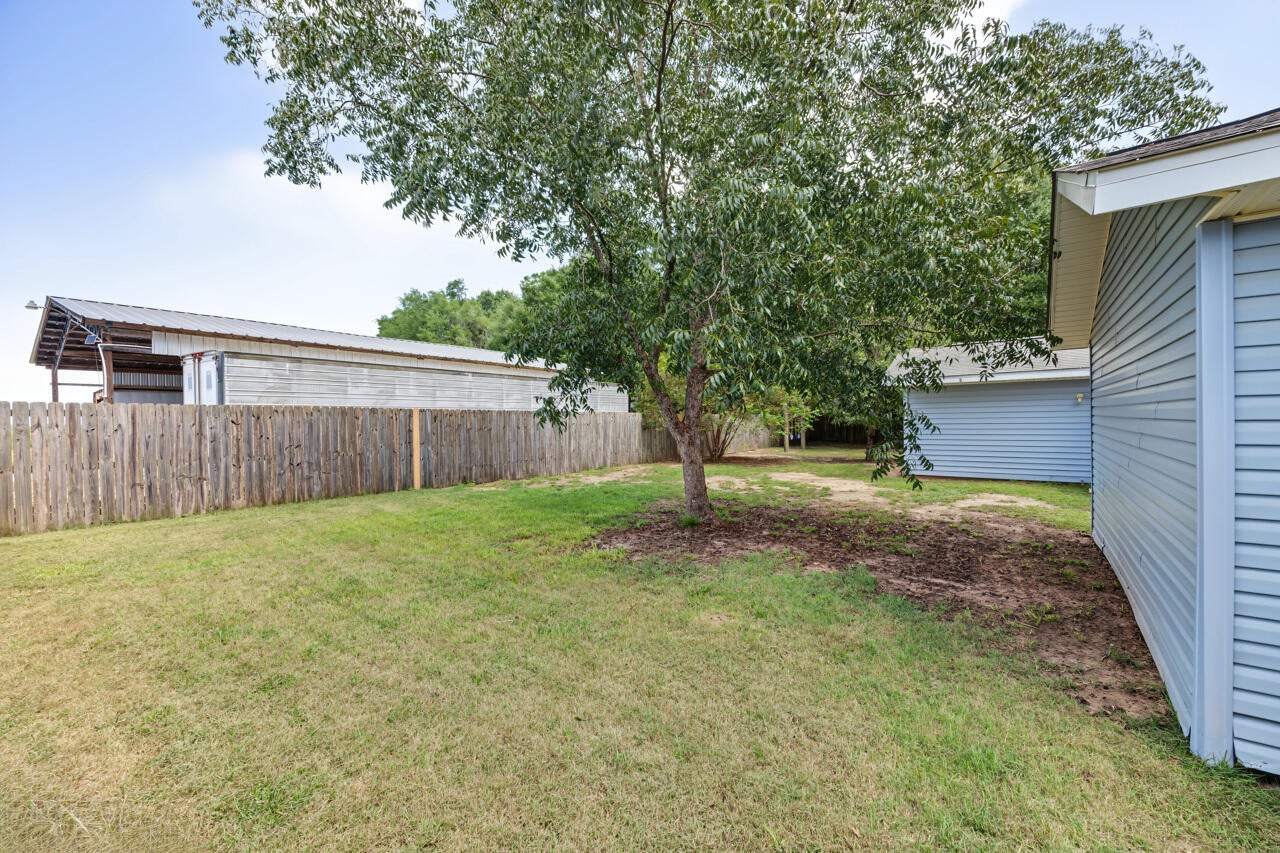 CRESTVIEW SUBURB (231000.00) - Residential