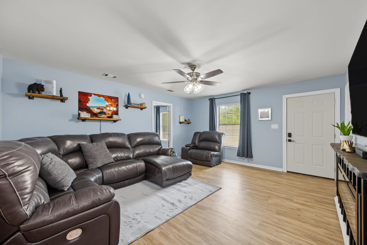 CRESTVIEW SUBURB (231000.00) - Residential