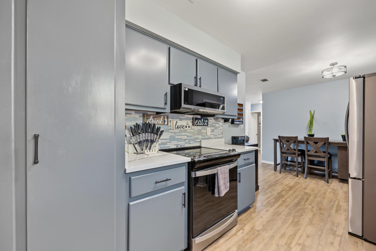 CRESTVIEW SUBURB (231000.00) - Residential