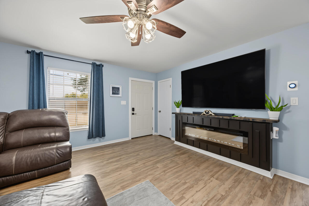 CRESTVIEW SUBURB (231000.00) - Residential