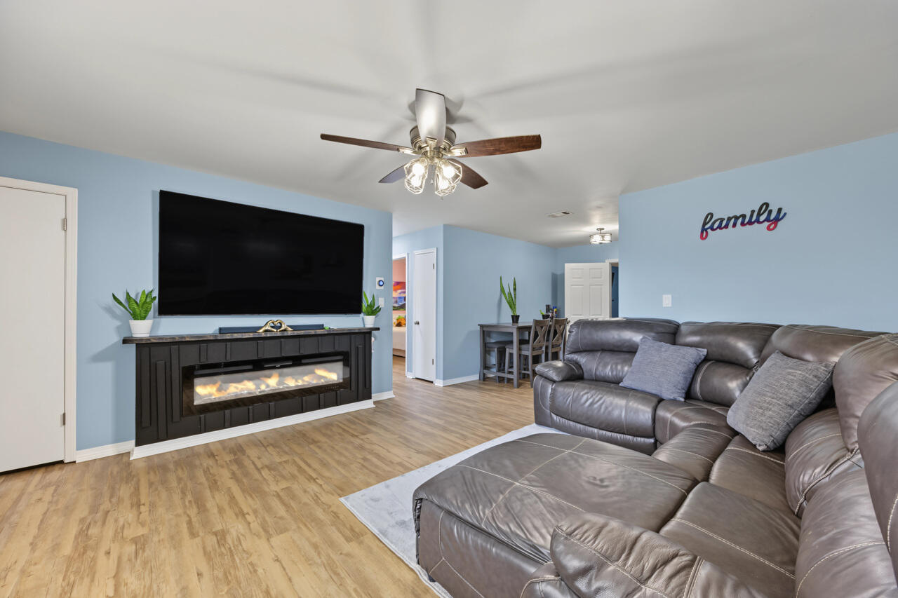 CRESTVIEW SUBURB (231000.00) - Residential