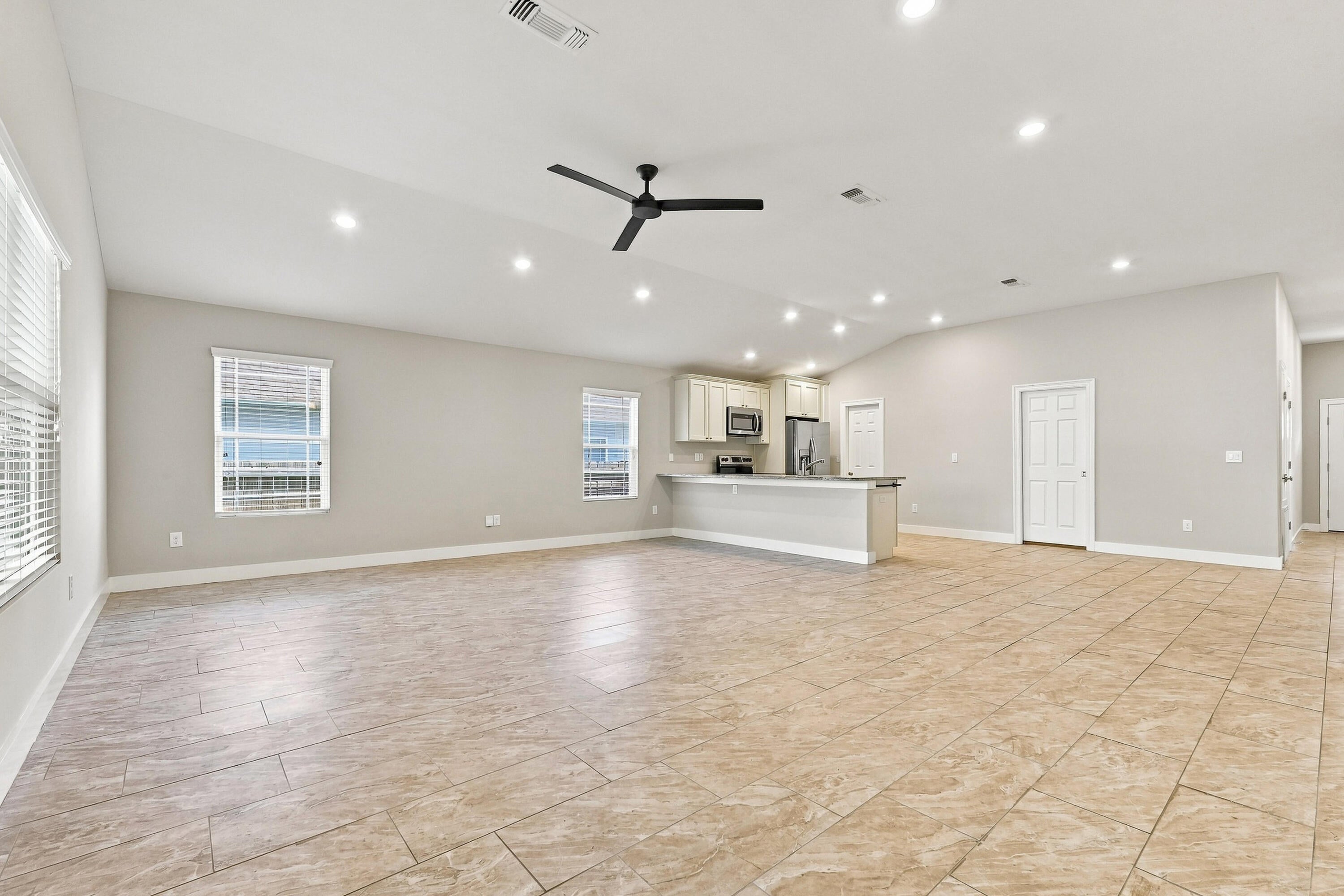 CRESCENT SHORES - Residential