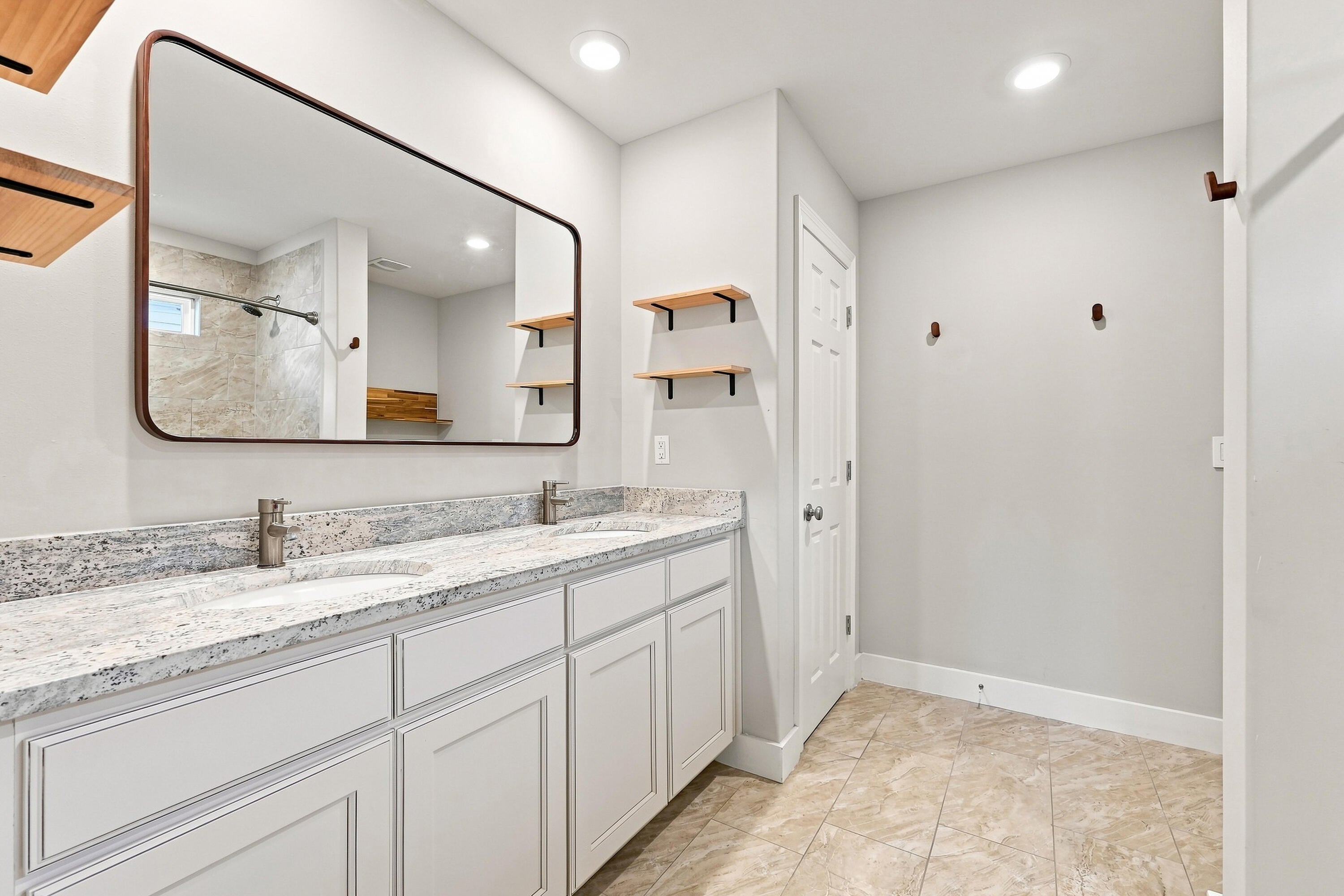 CRESCENT SHORES - Residential