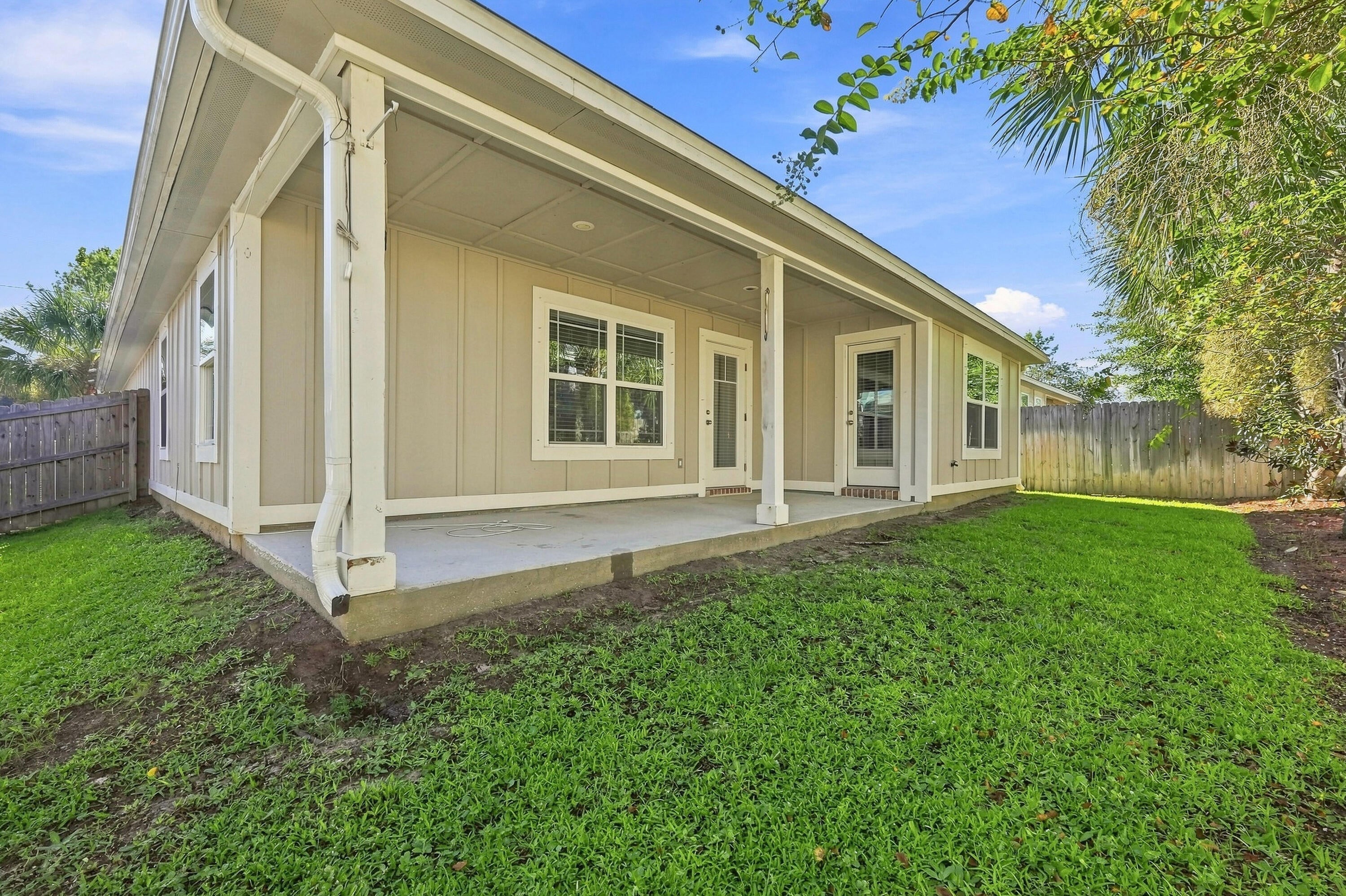 CRESCENT SHORES - Residential