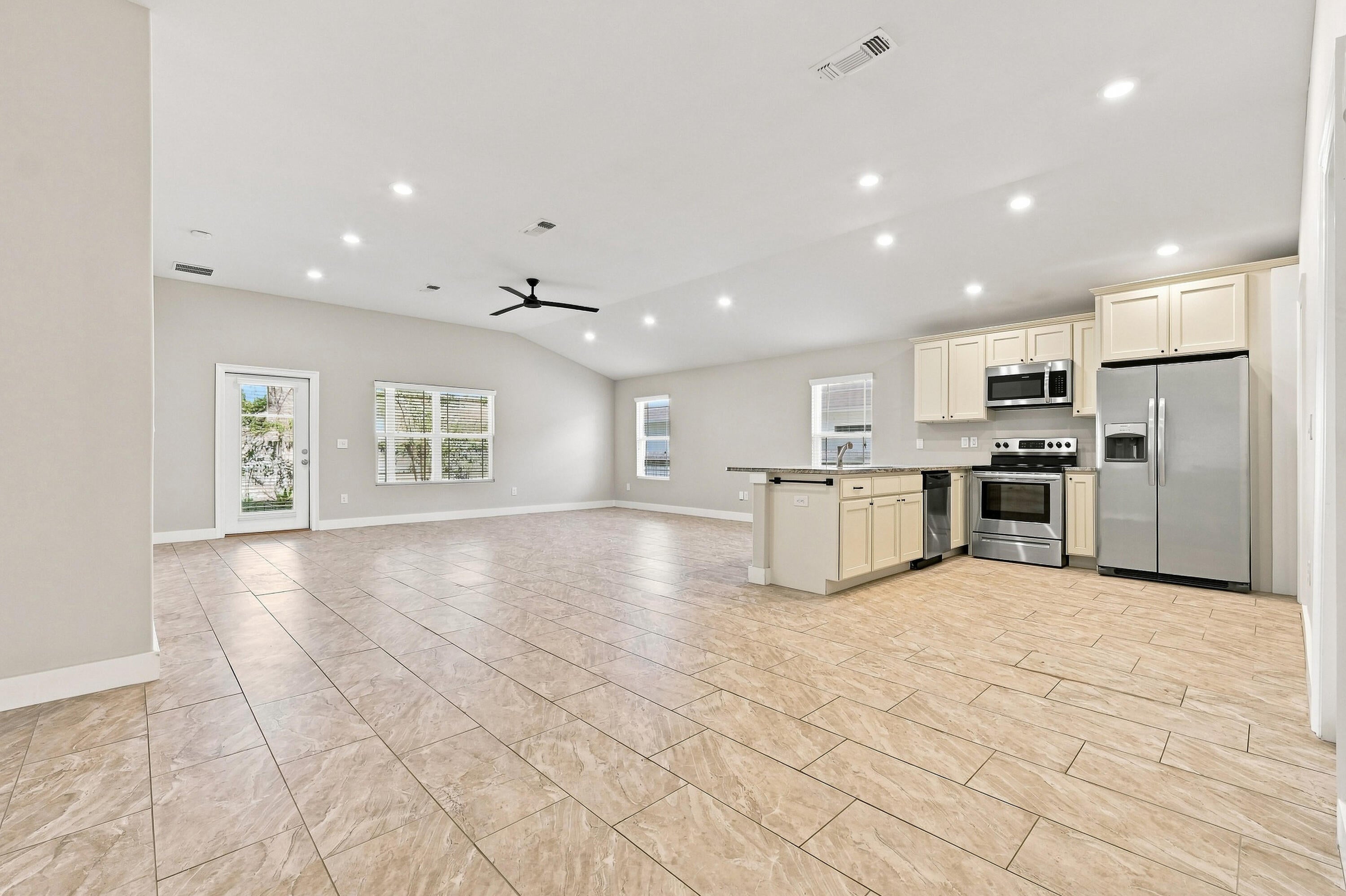 CRESCENT SHORES - Residential