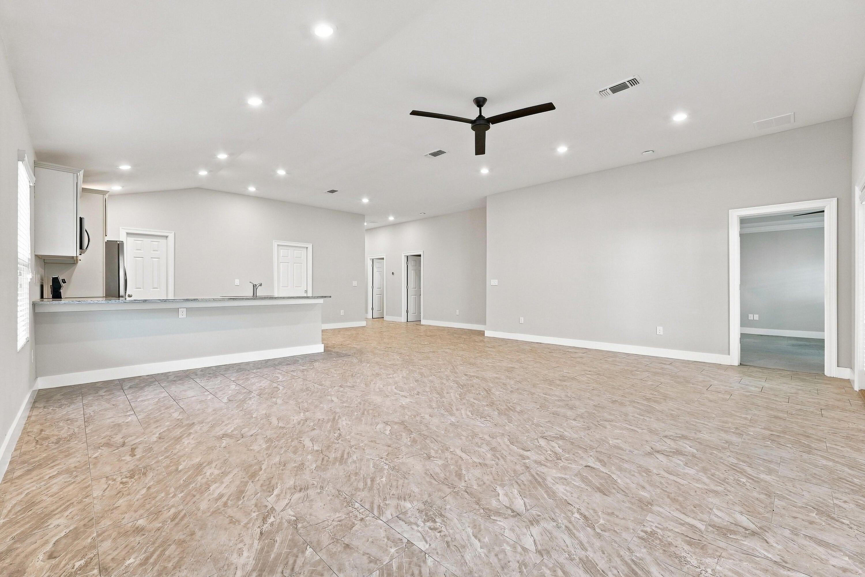 CRESCENT SHORES - Residential