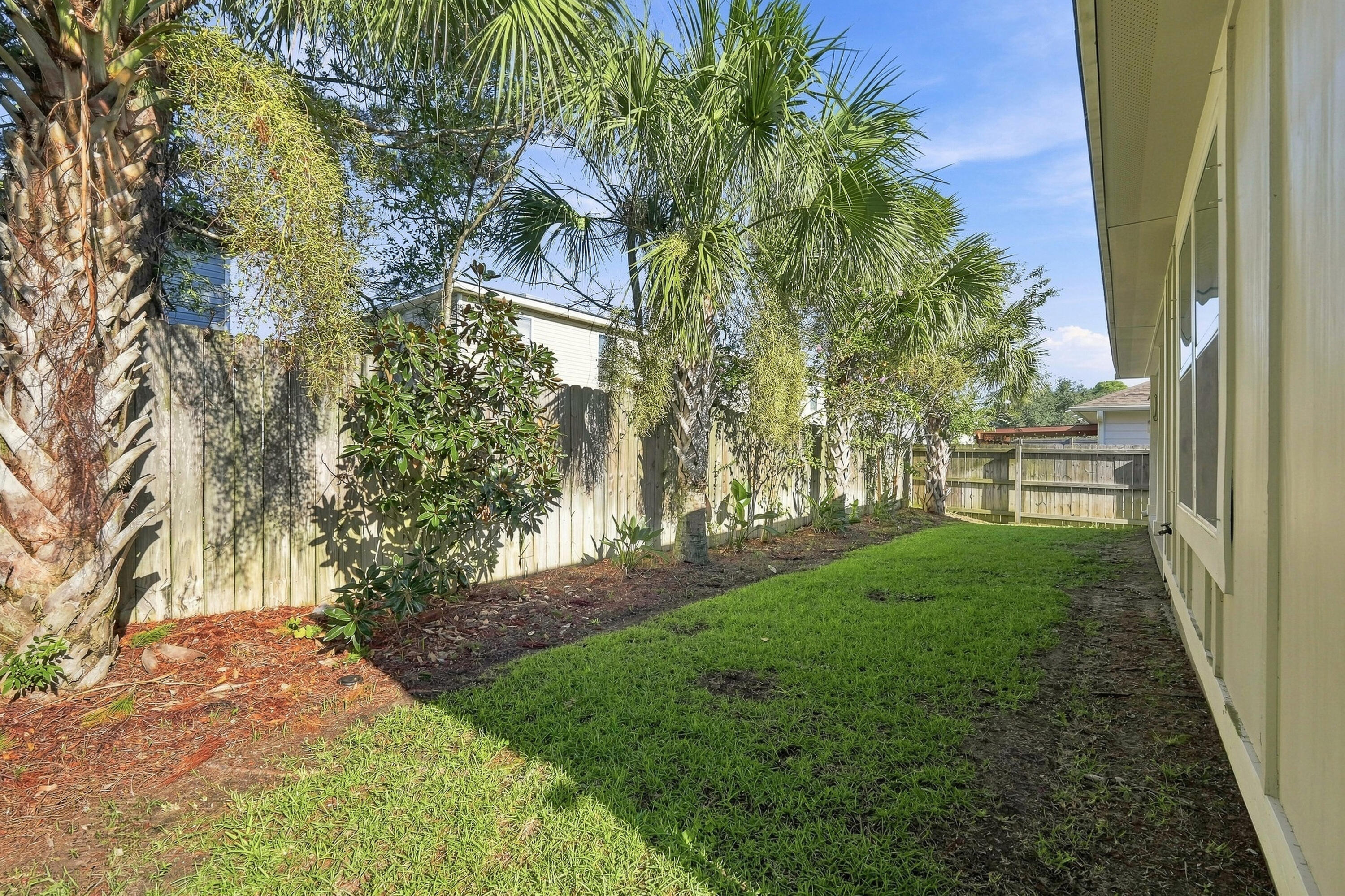 CRESCENT SHORES - Residential