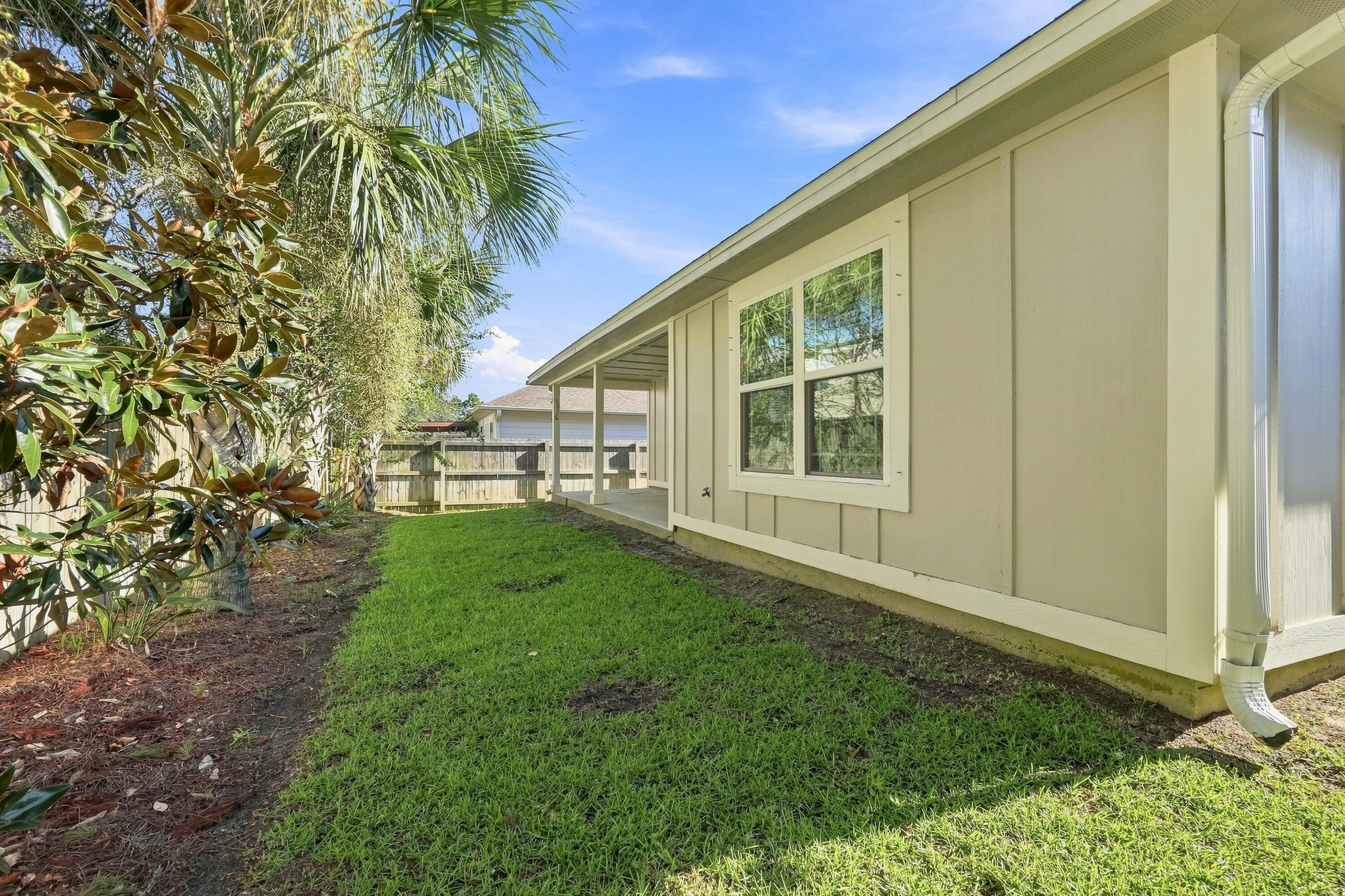 CRESCENT SHORES - Residential