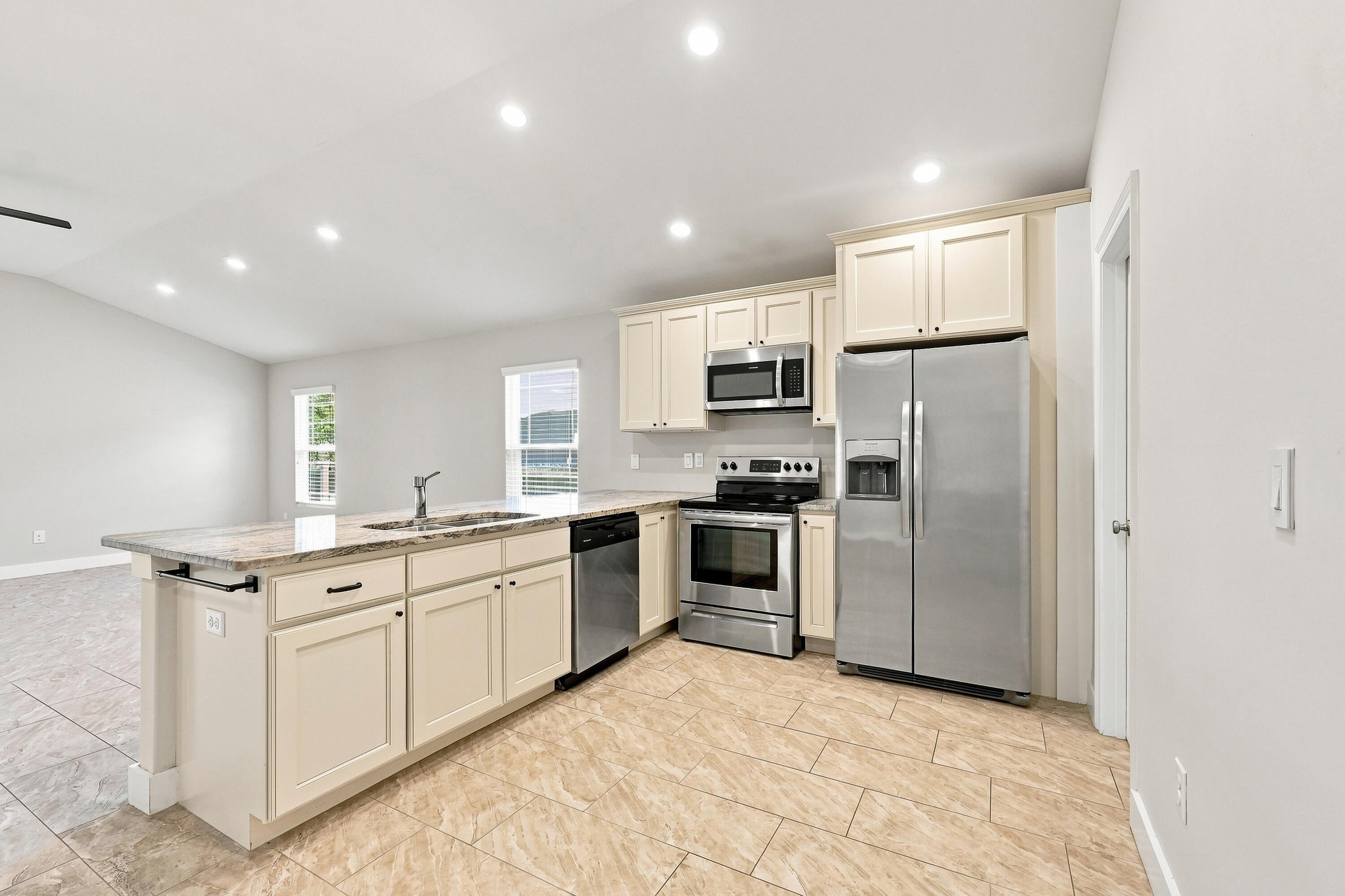 CRESCENT SHORES - Residential