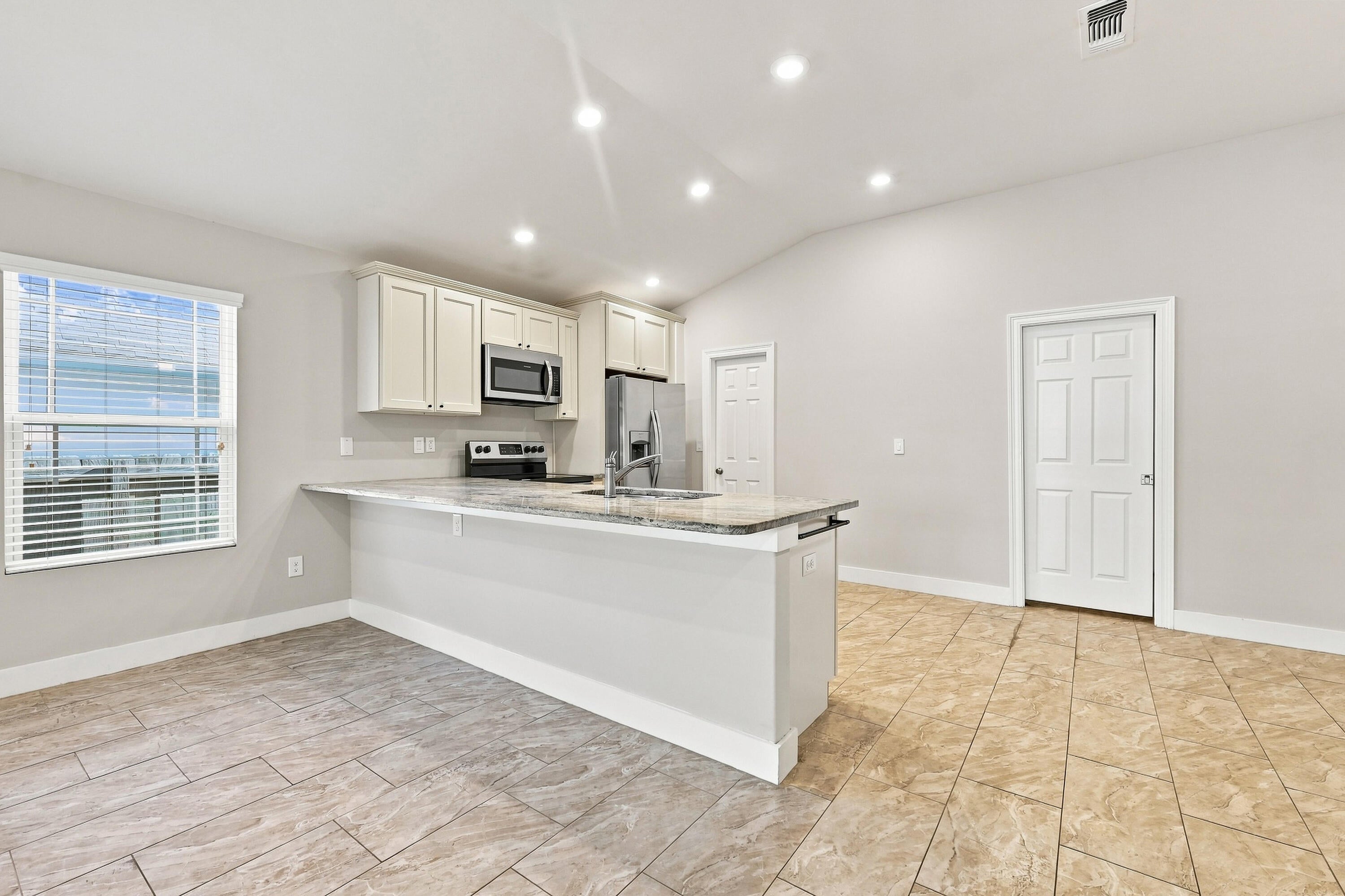 CRESCENT SHORES - Residential
