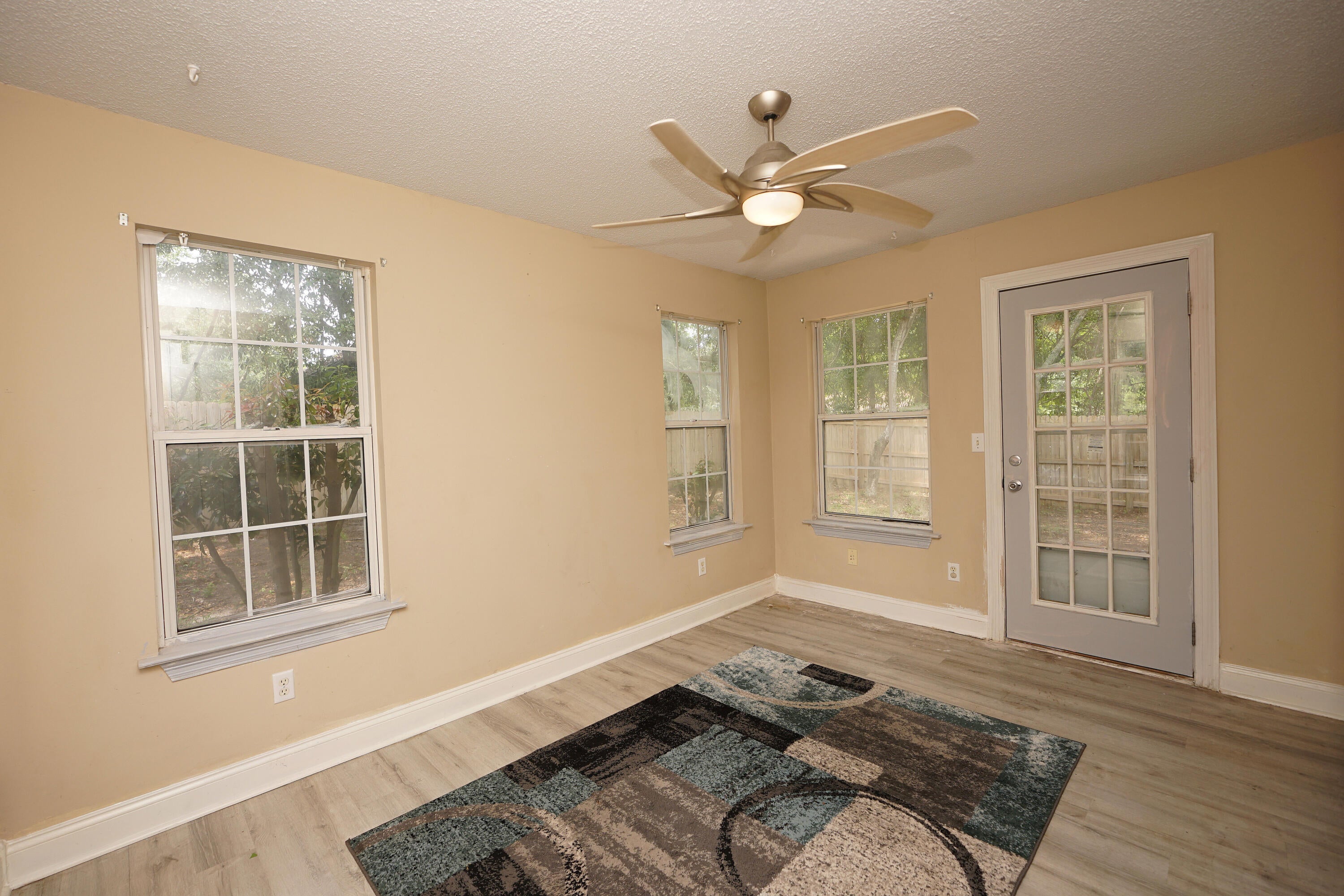 GLENWOOD CRT - Residential