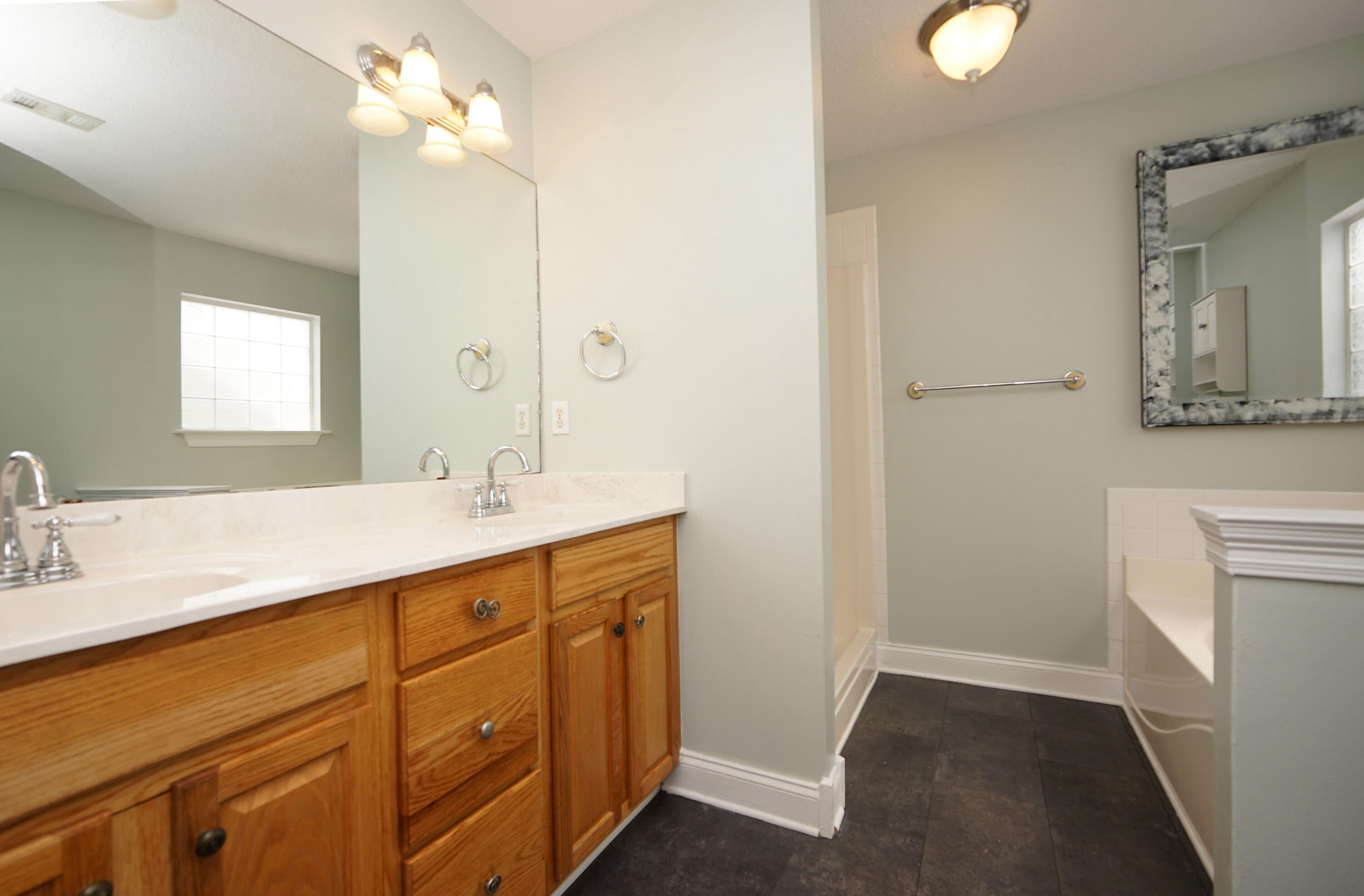 GLENWOOD CRT - Residential