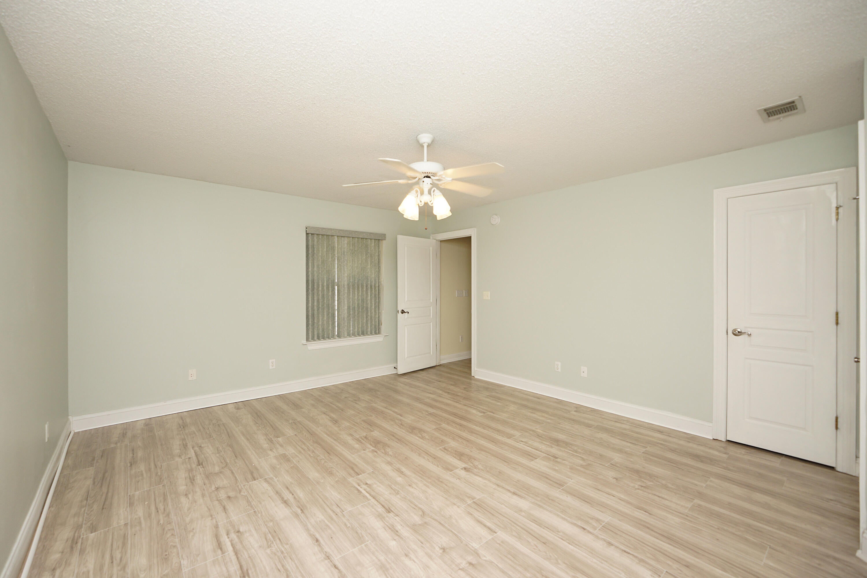GLENWOOD CRT - Residential