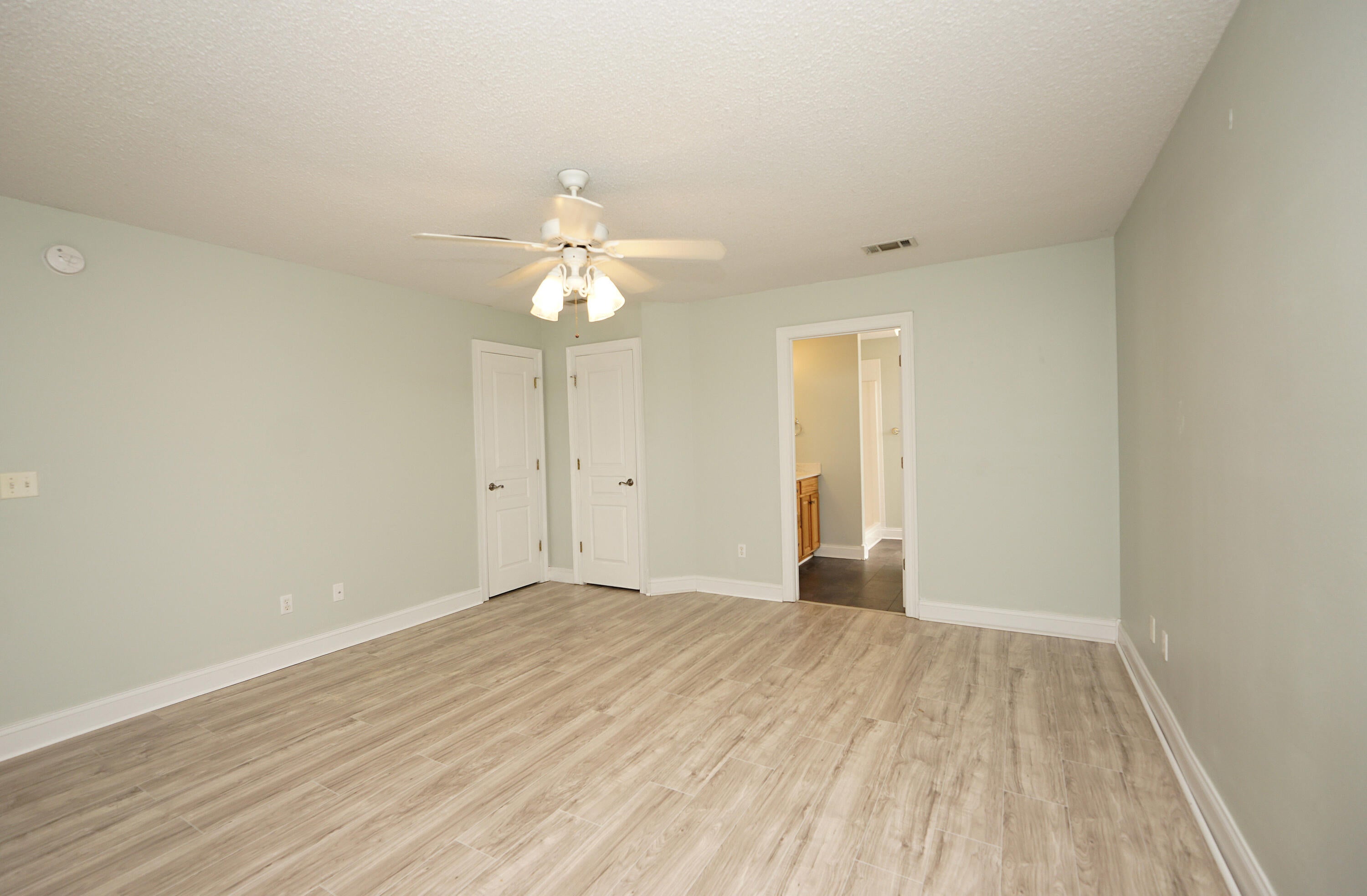 GLENWOOD CRT - Residential