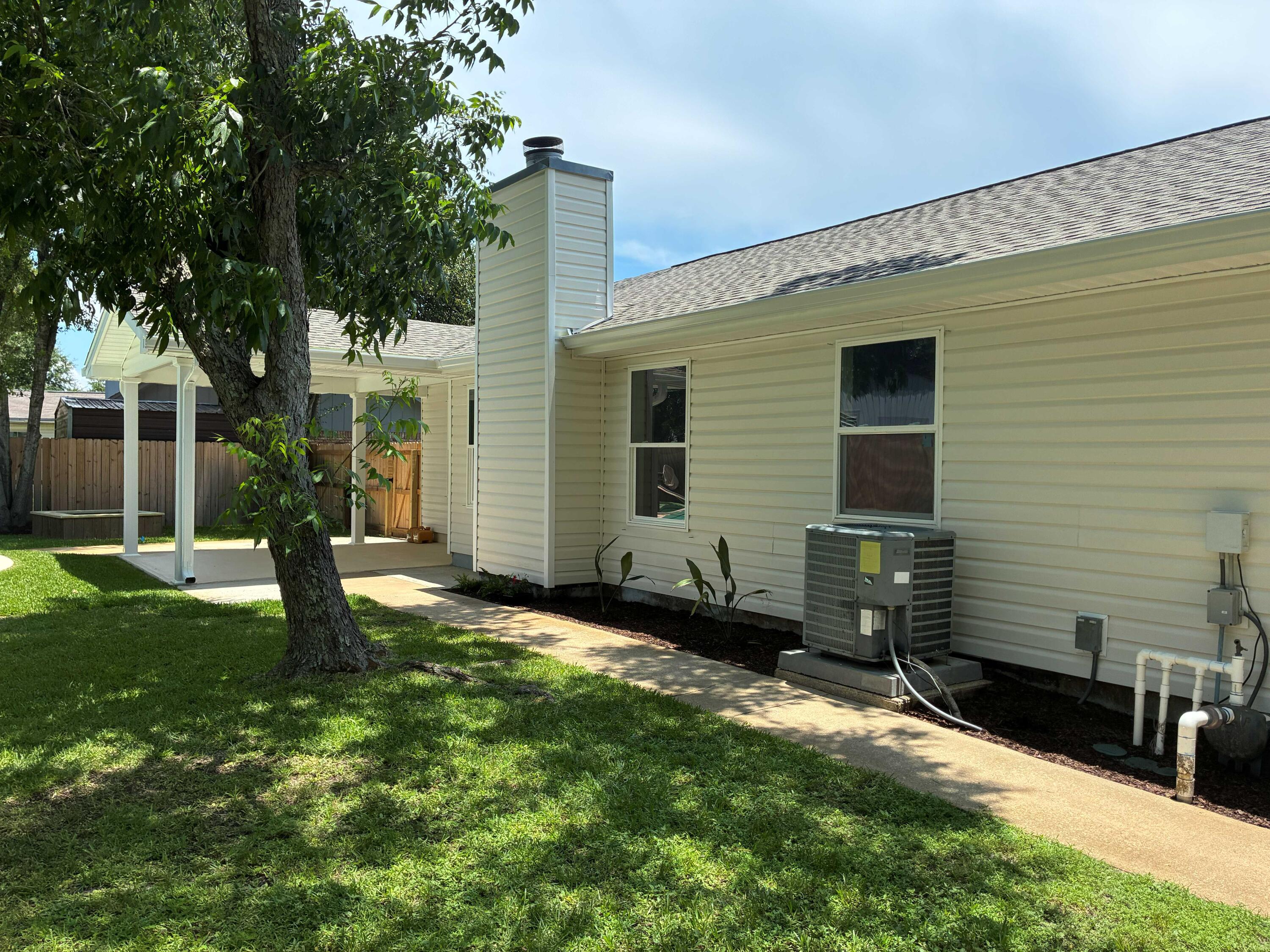 MARY ESTHER MANOR - Residential