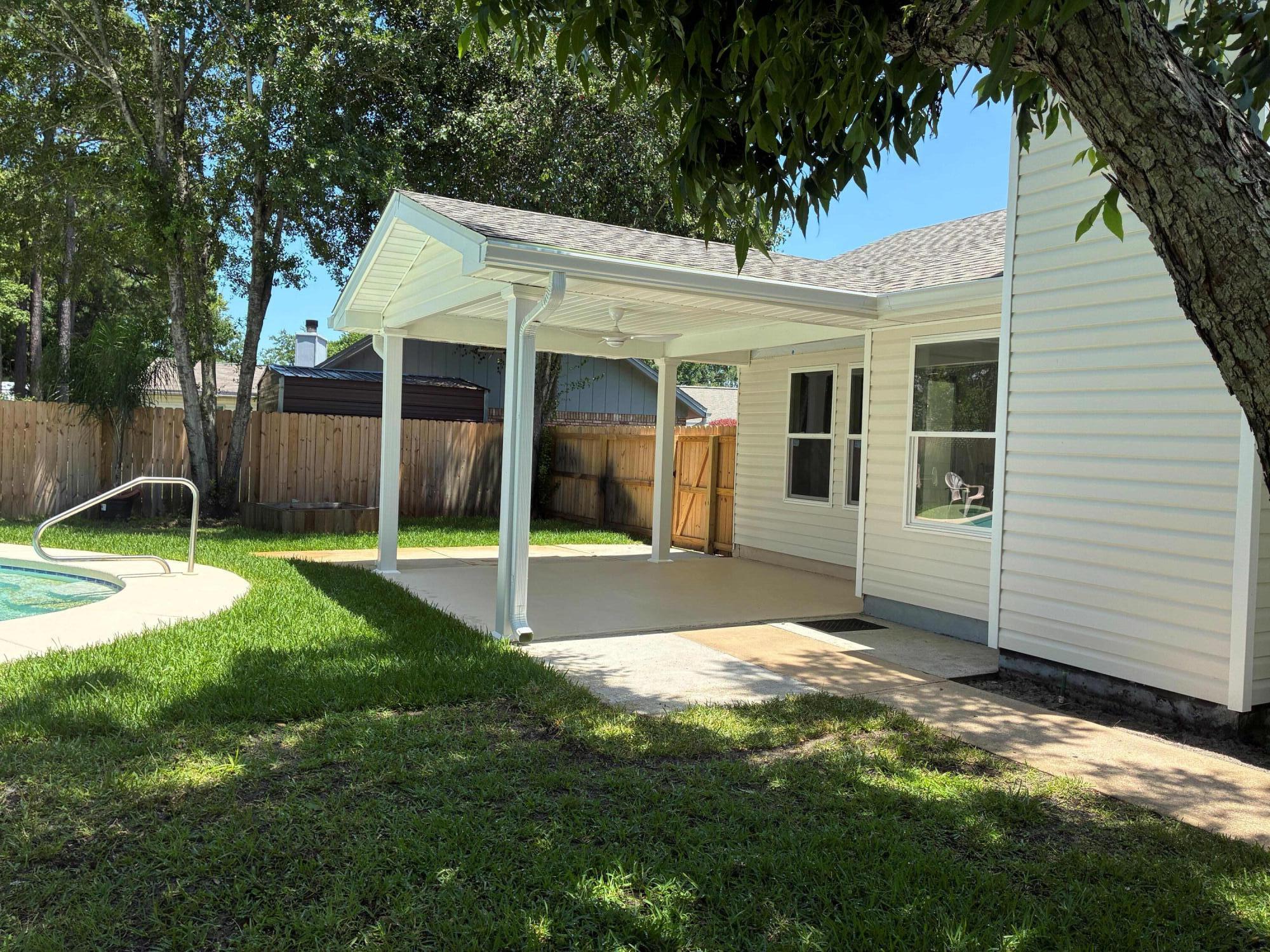 MARY ESTHER MANOR - Residential