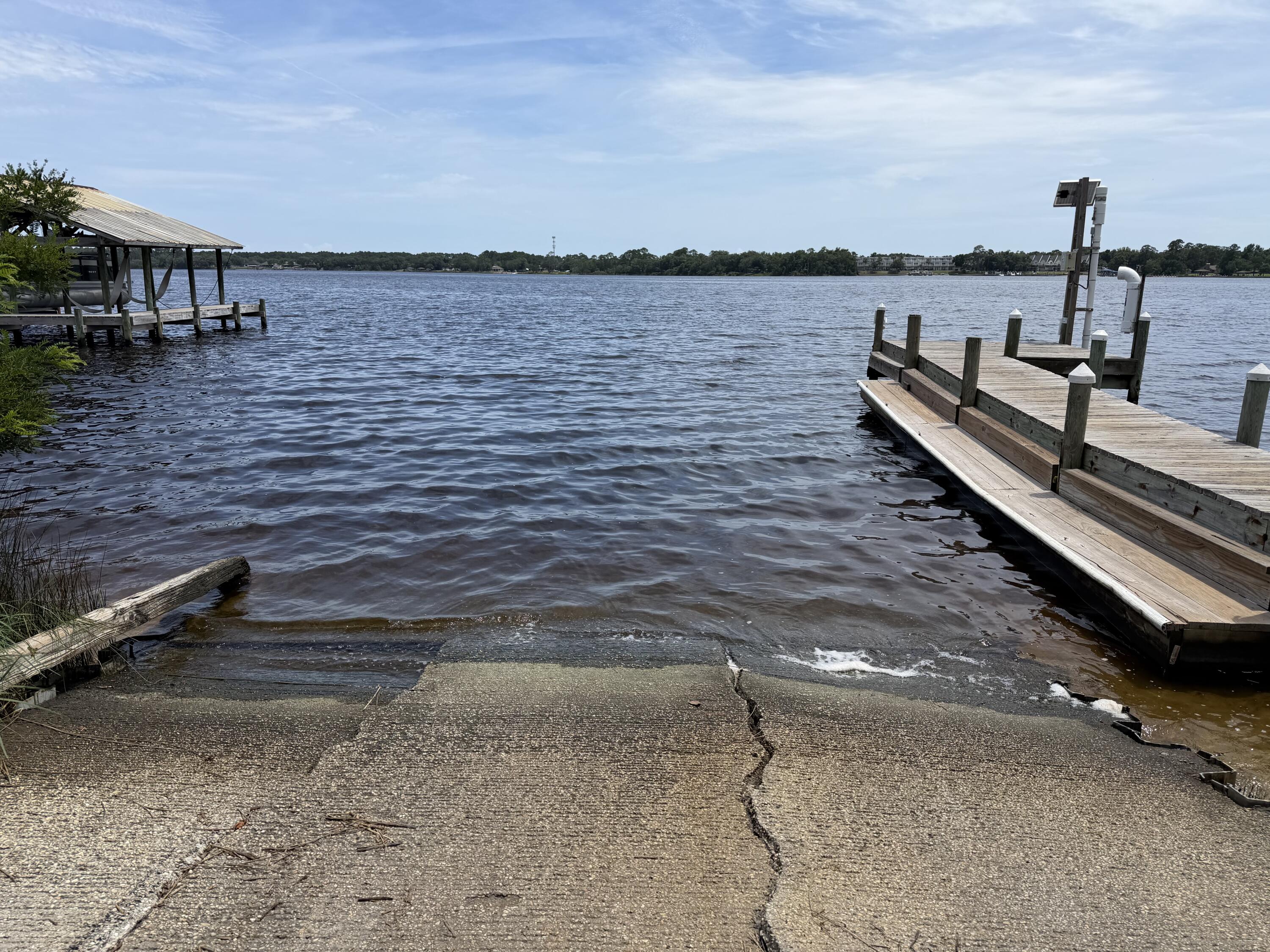 HOLLEY SHORES - Residential