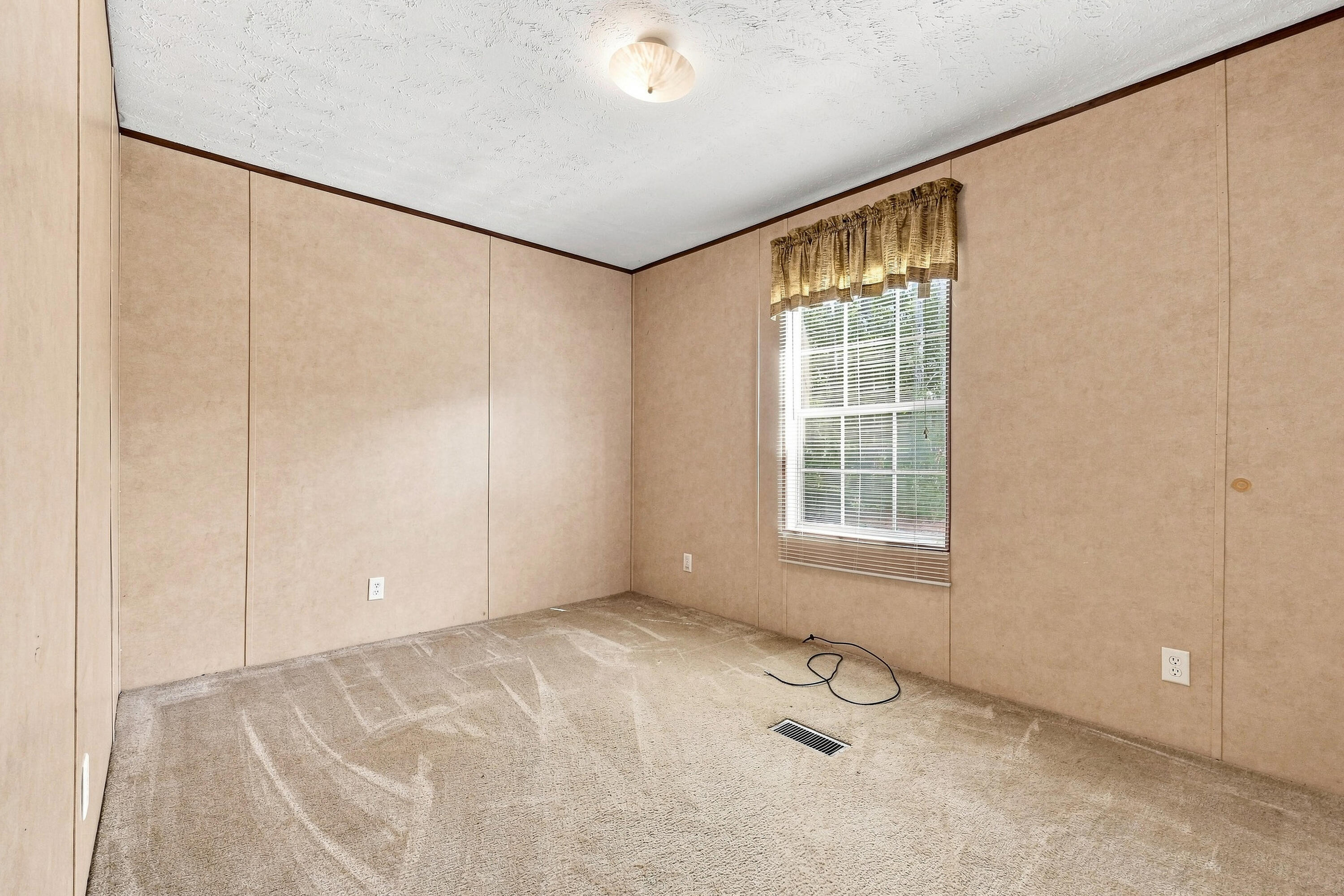 METES & BOUNDS - Residential Lease