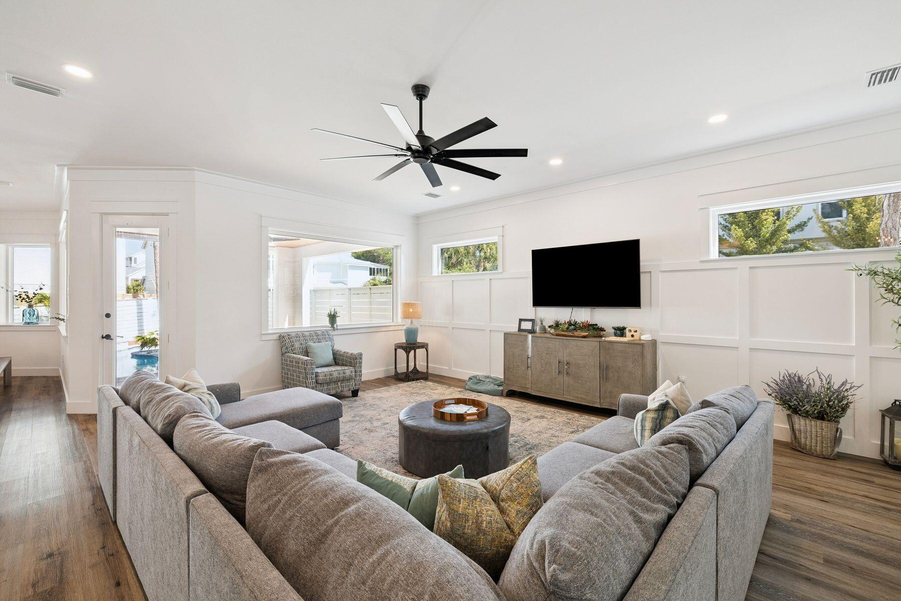 GULF SHORE MANOR - Residential