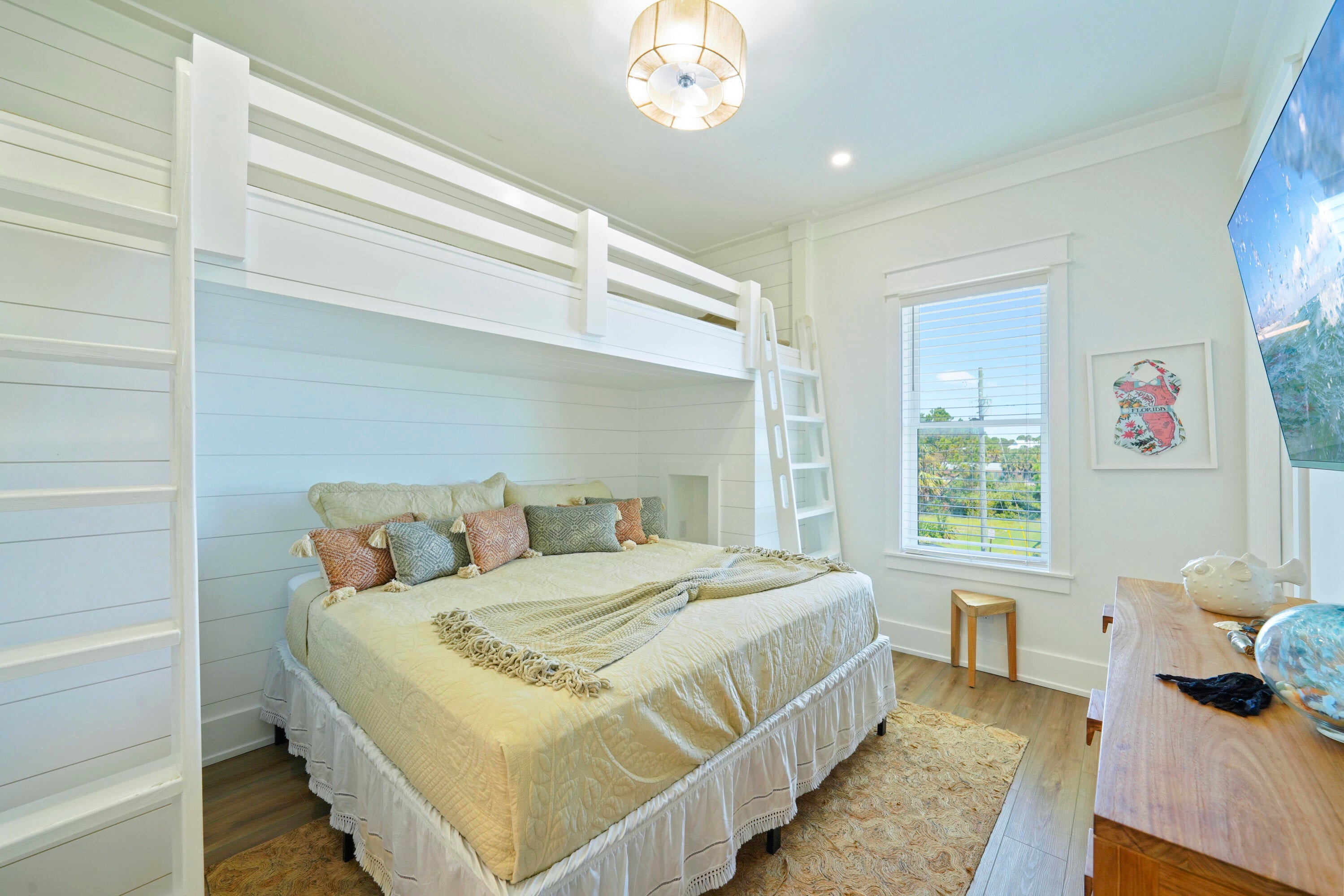 LULLWATER BEACH - Residential